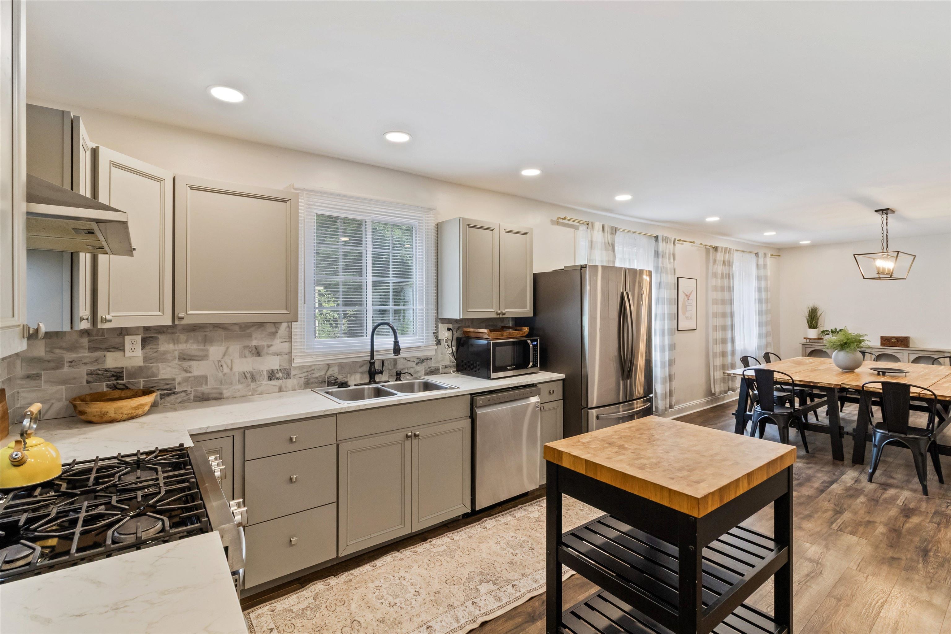 909 S MCLEAN BLVD