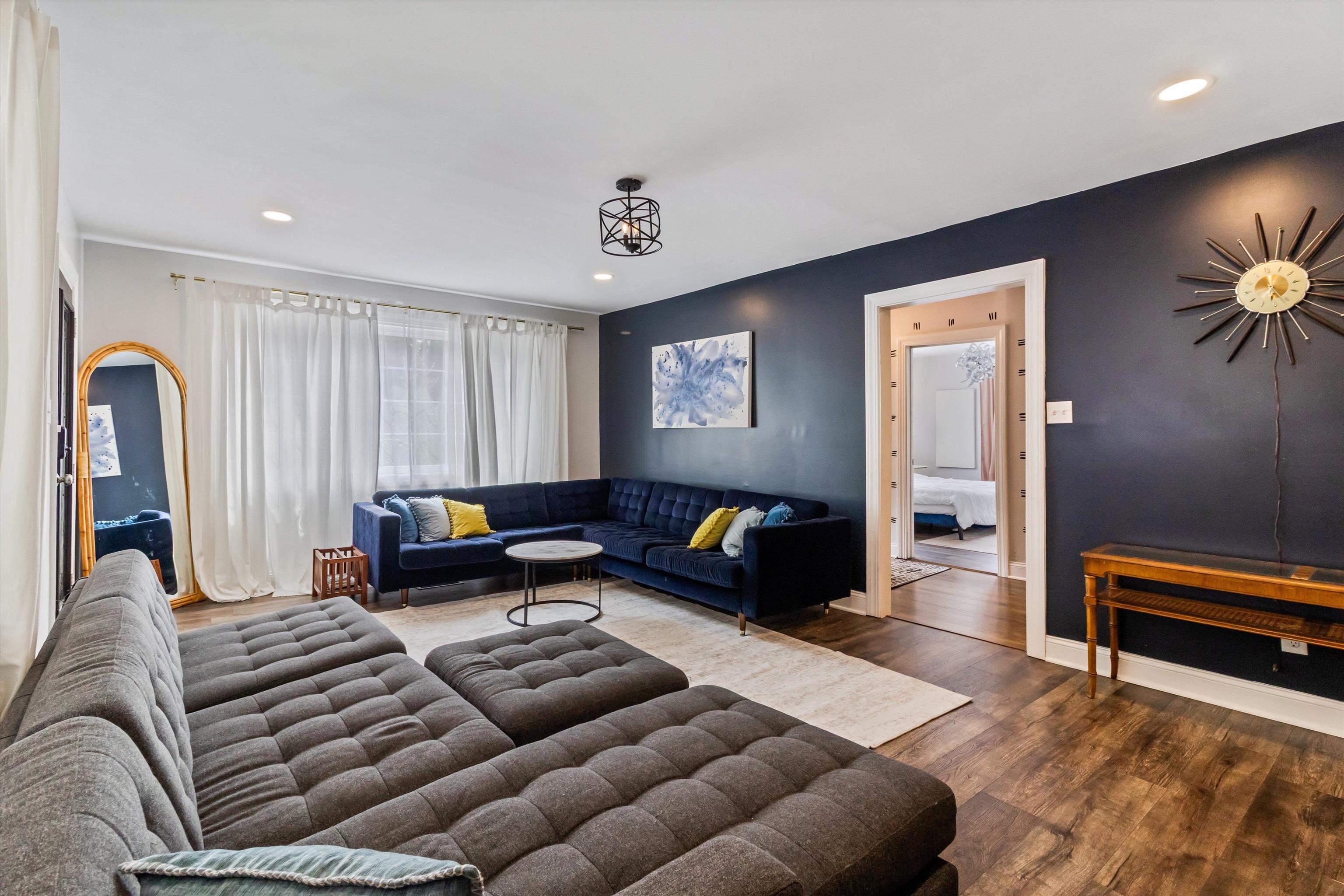 909 S MCLEAN BLVD