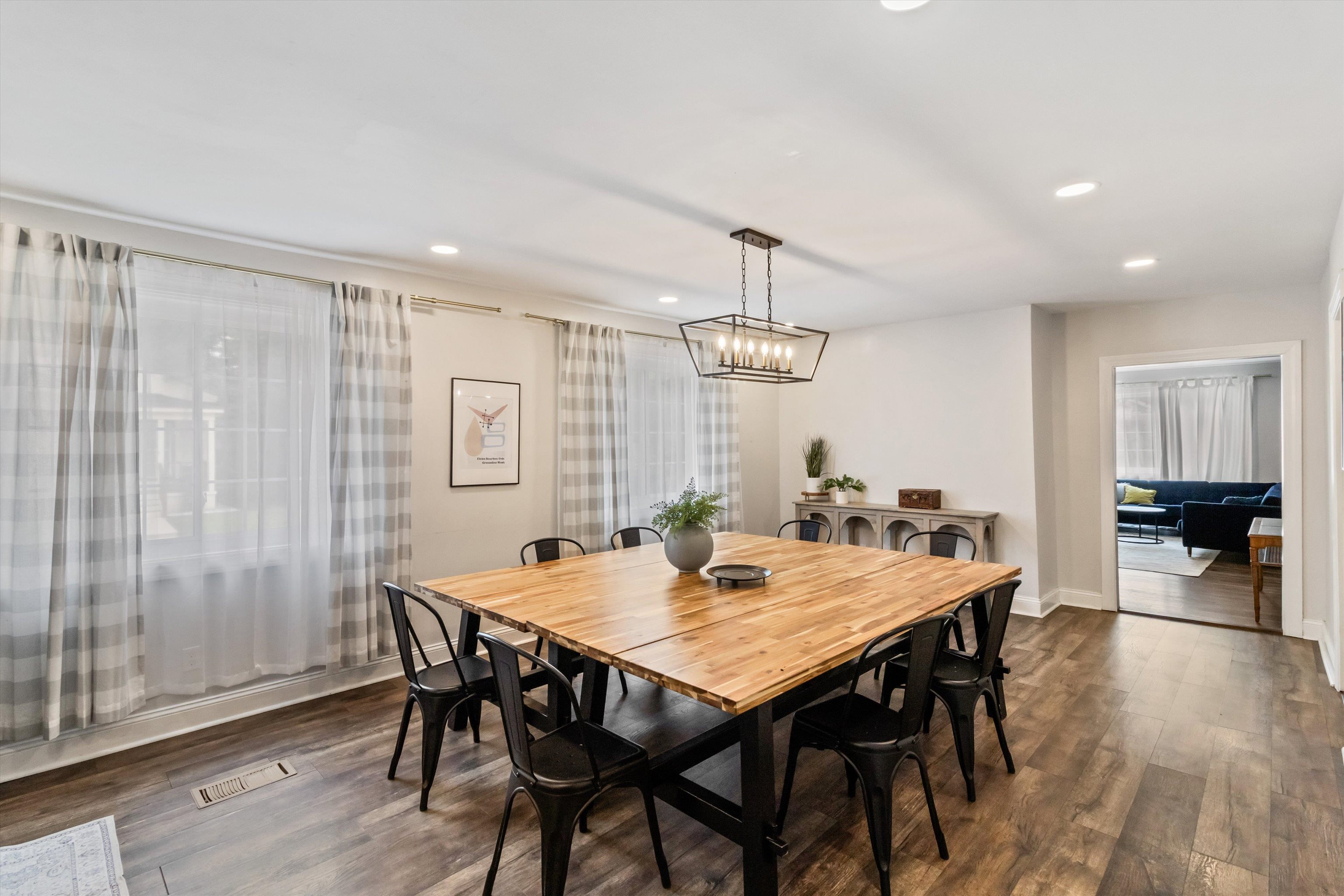 909 S MCLEAN BLVD