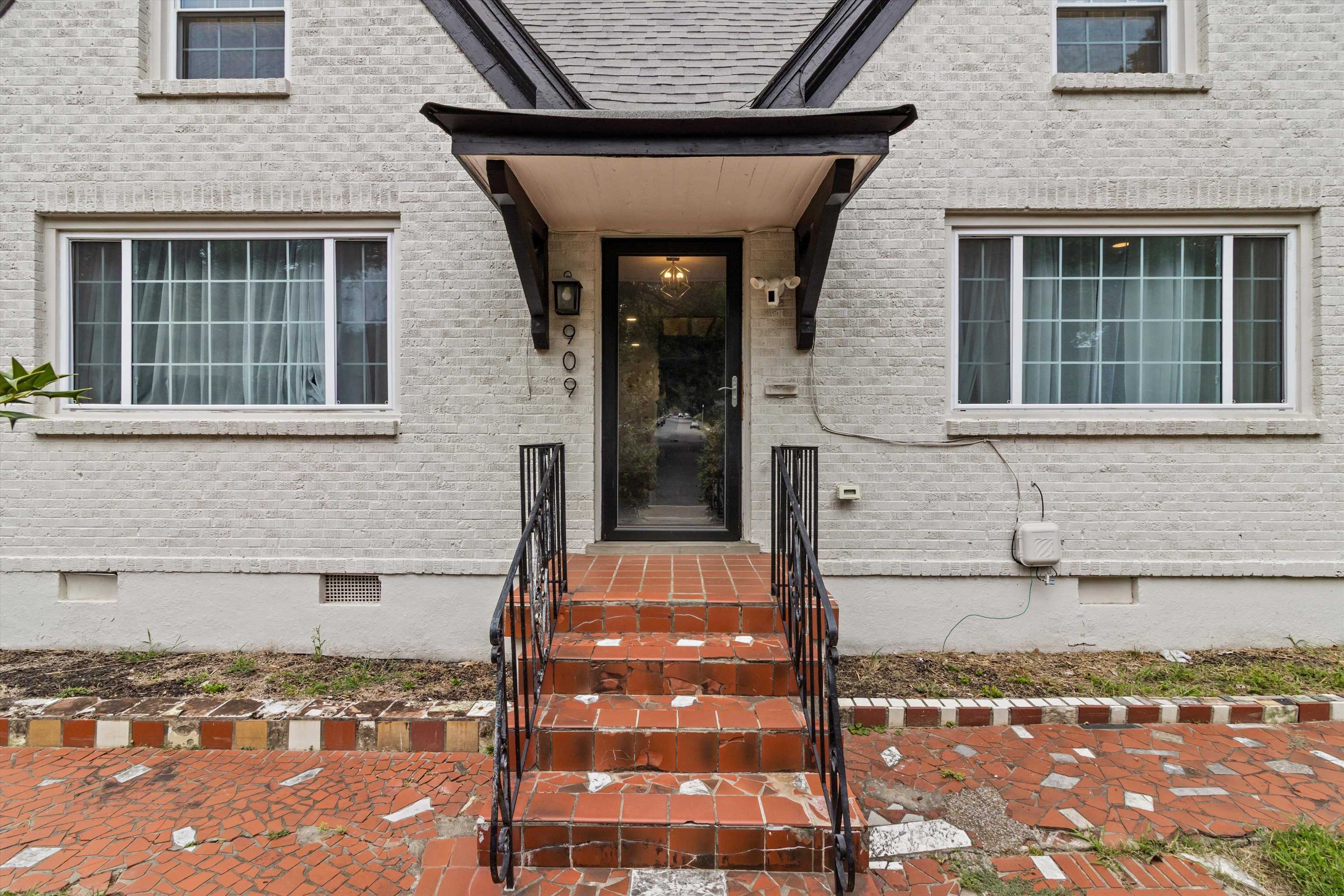 909 S MCLEAN BLVD