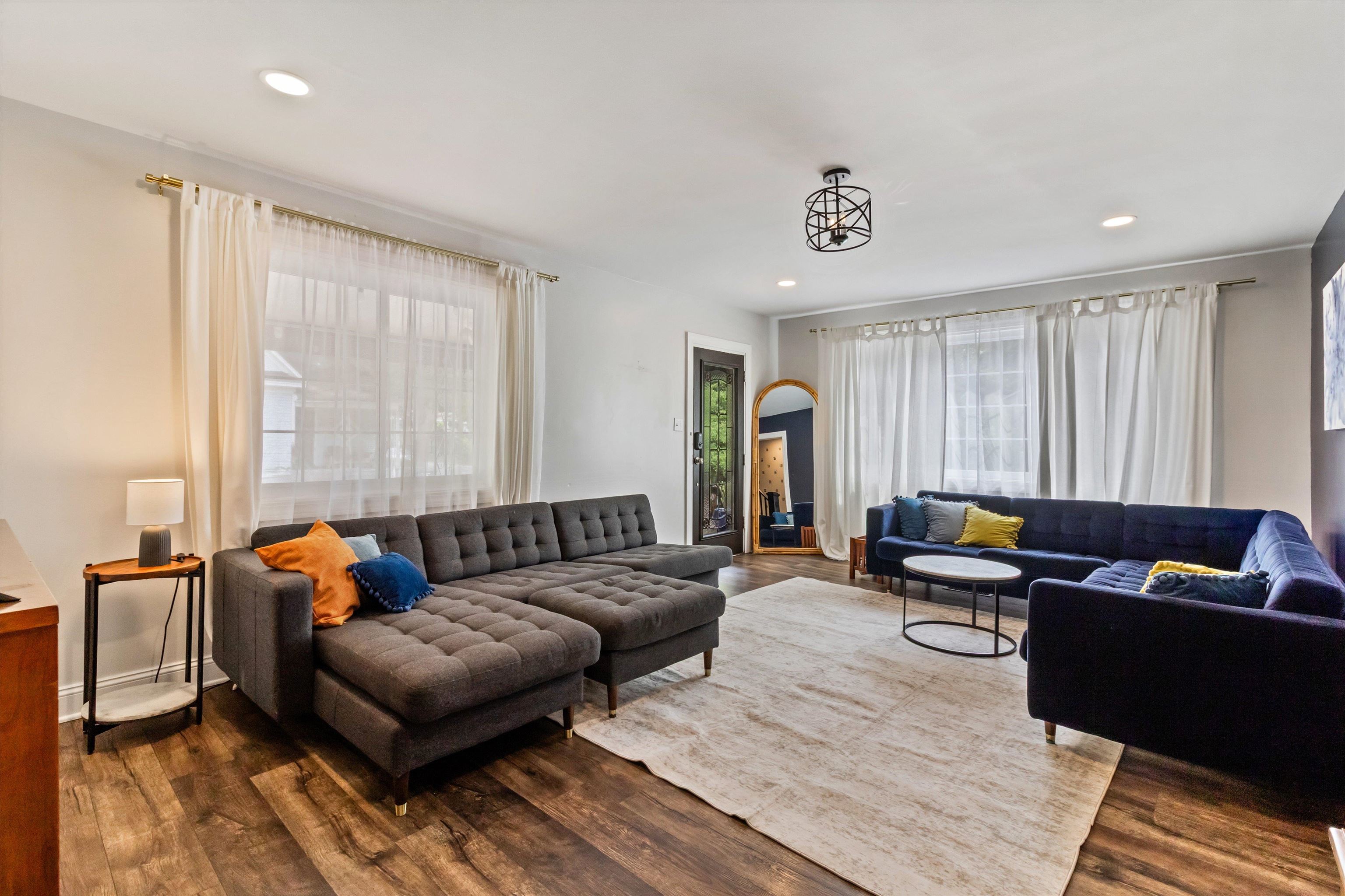 909 S MCLEAN BLVD