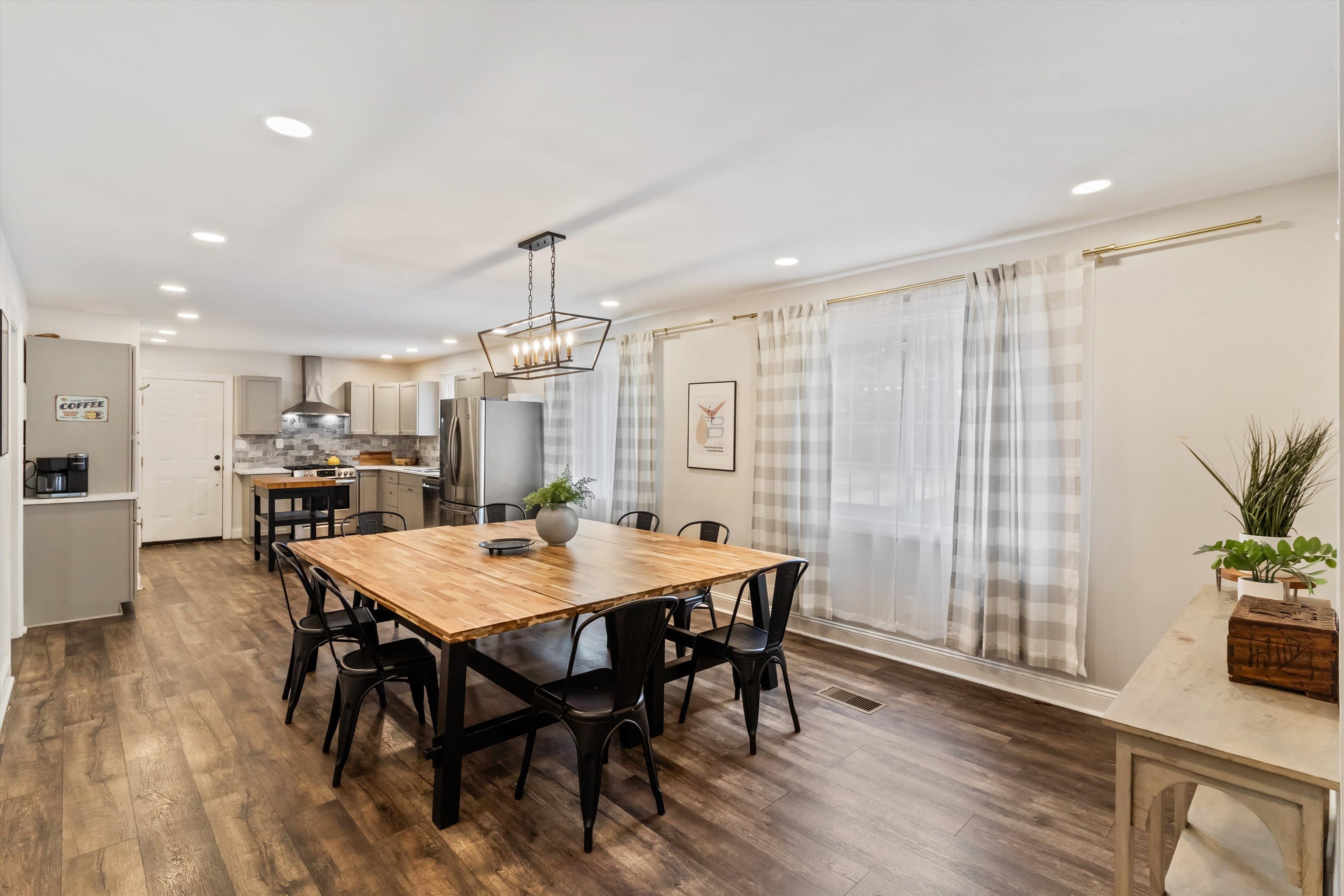 909 S MCLEAN BLVD