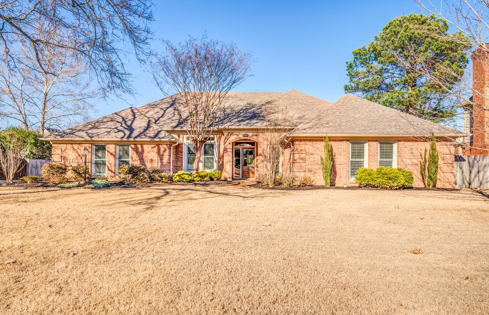 9340 HAWTHORN HILL DR