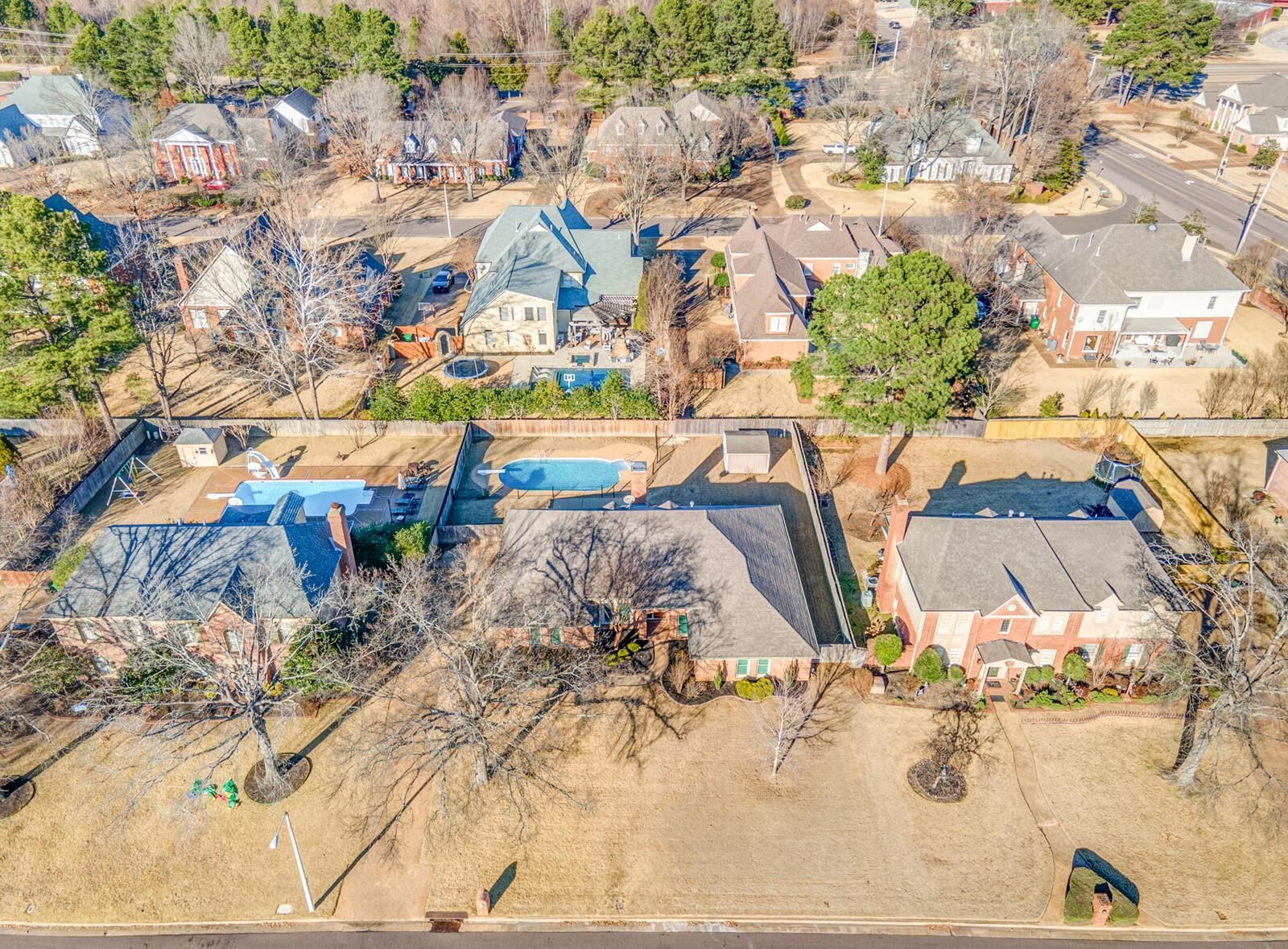 9340 HAWTHORN HILL DR