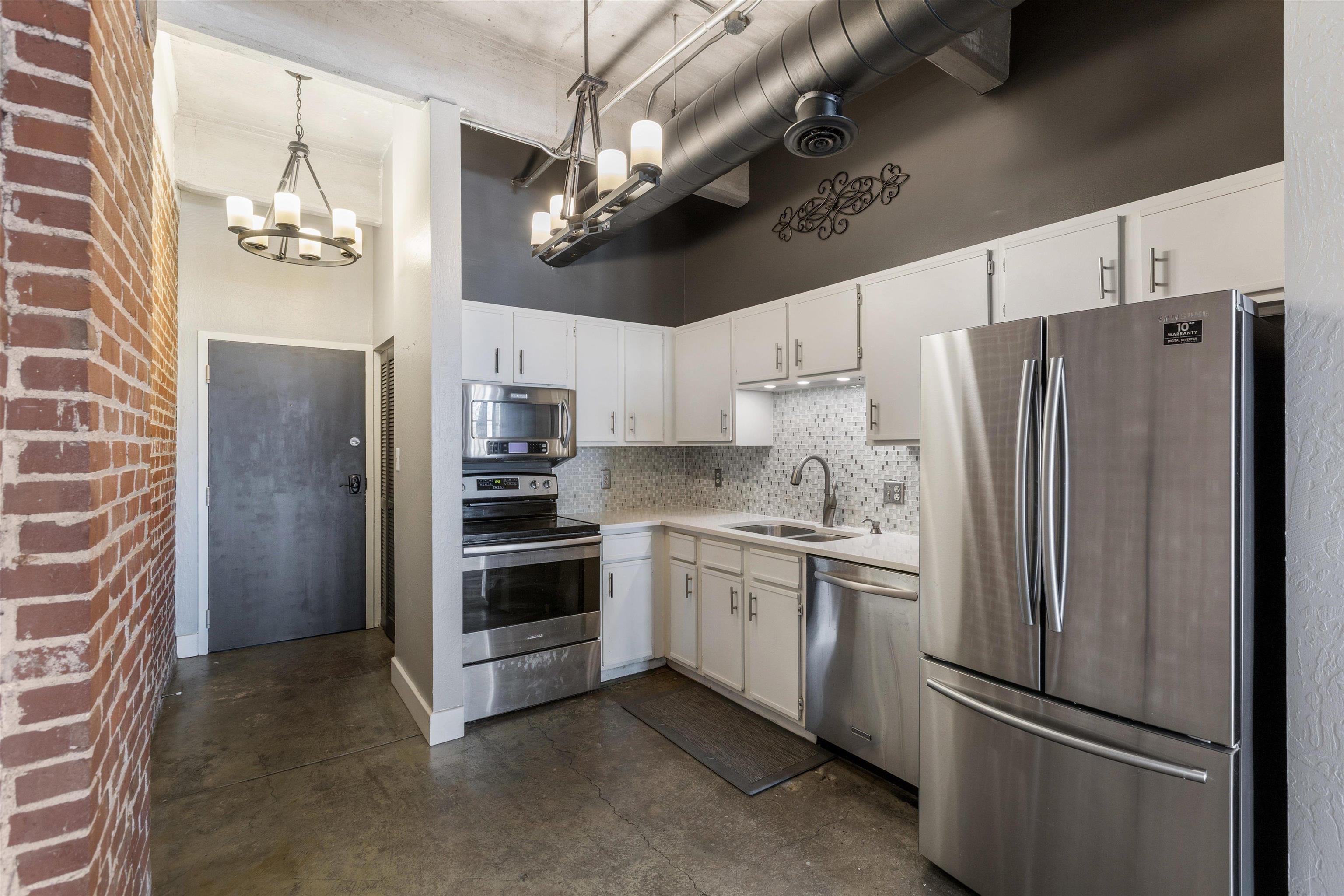 408 S FRONT ST Unit: 413