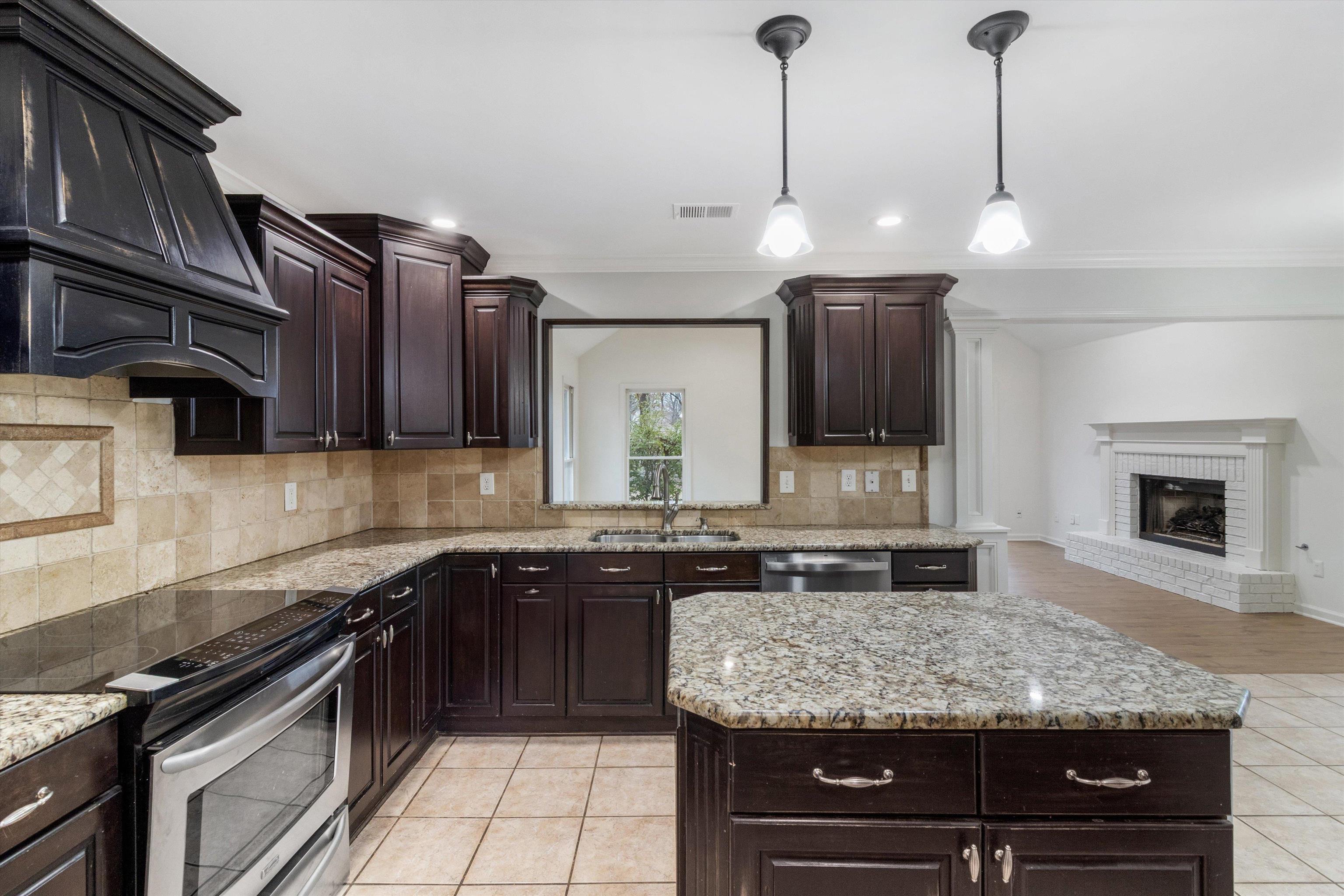 664 WOOD VALLEY DR