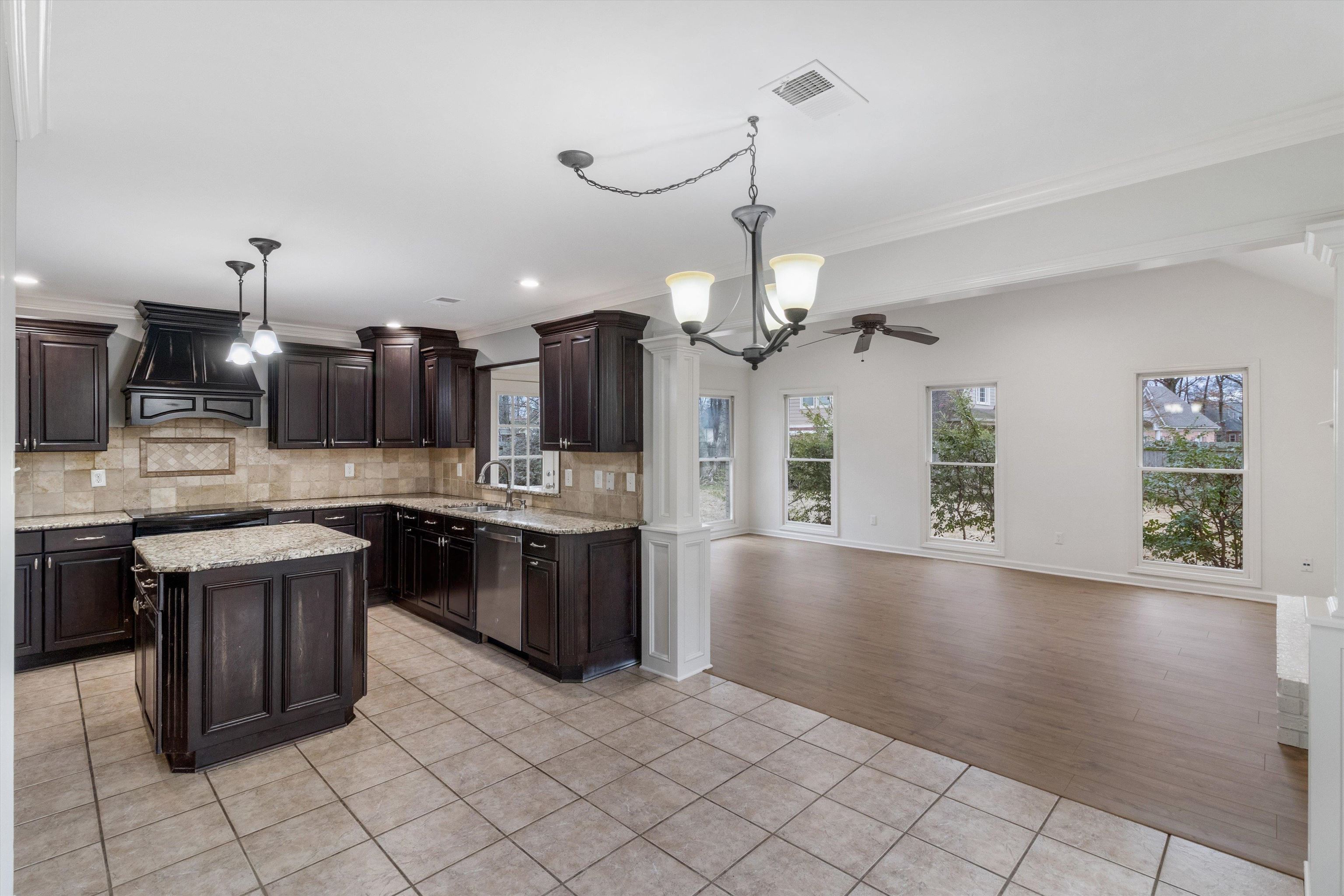 664 WOOD VALLEY DR
