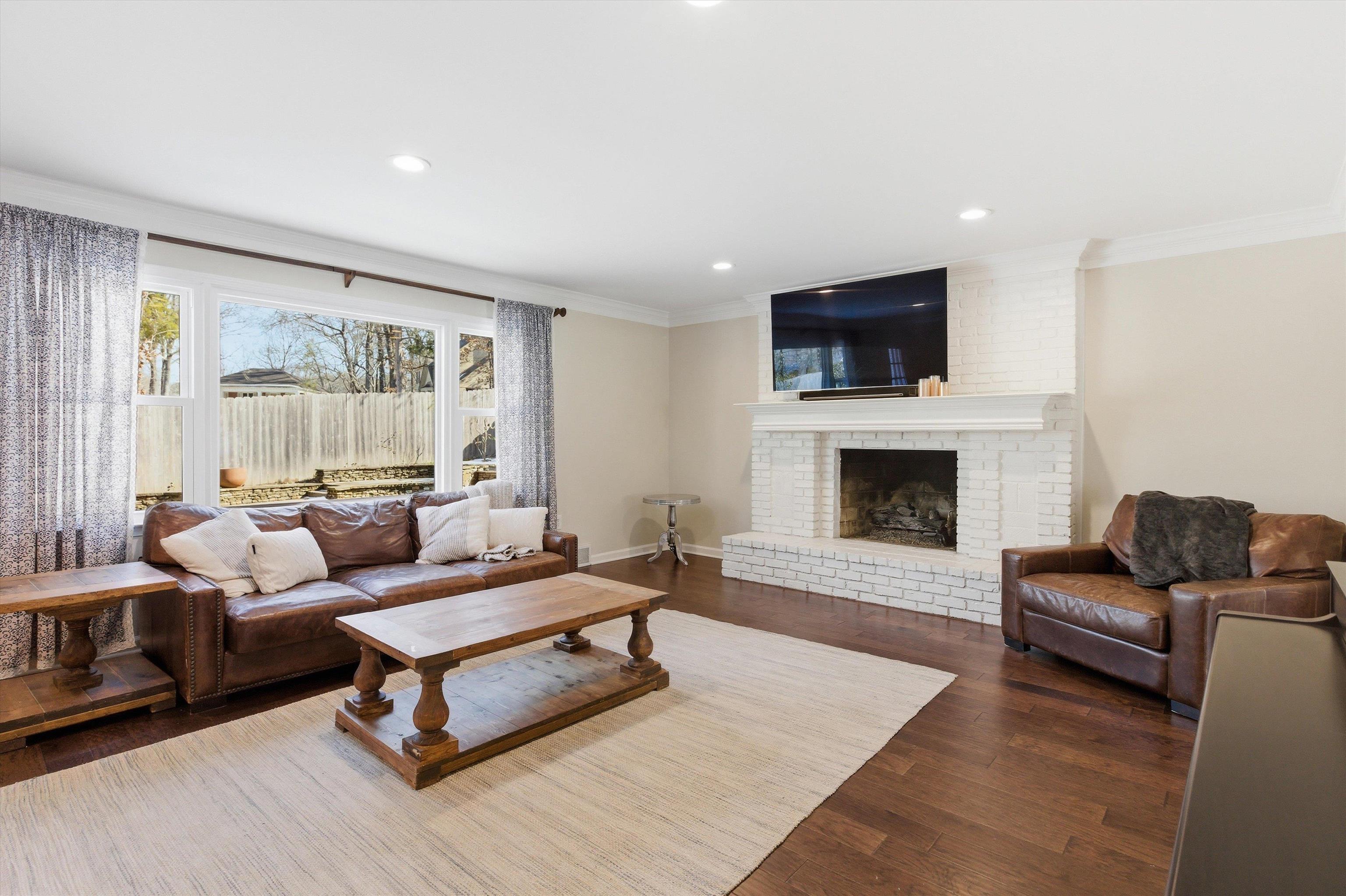 8378 DRURY LN