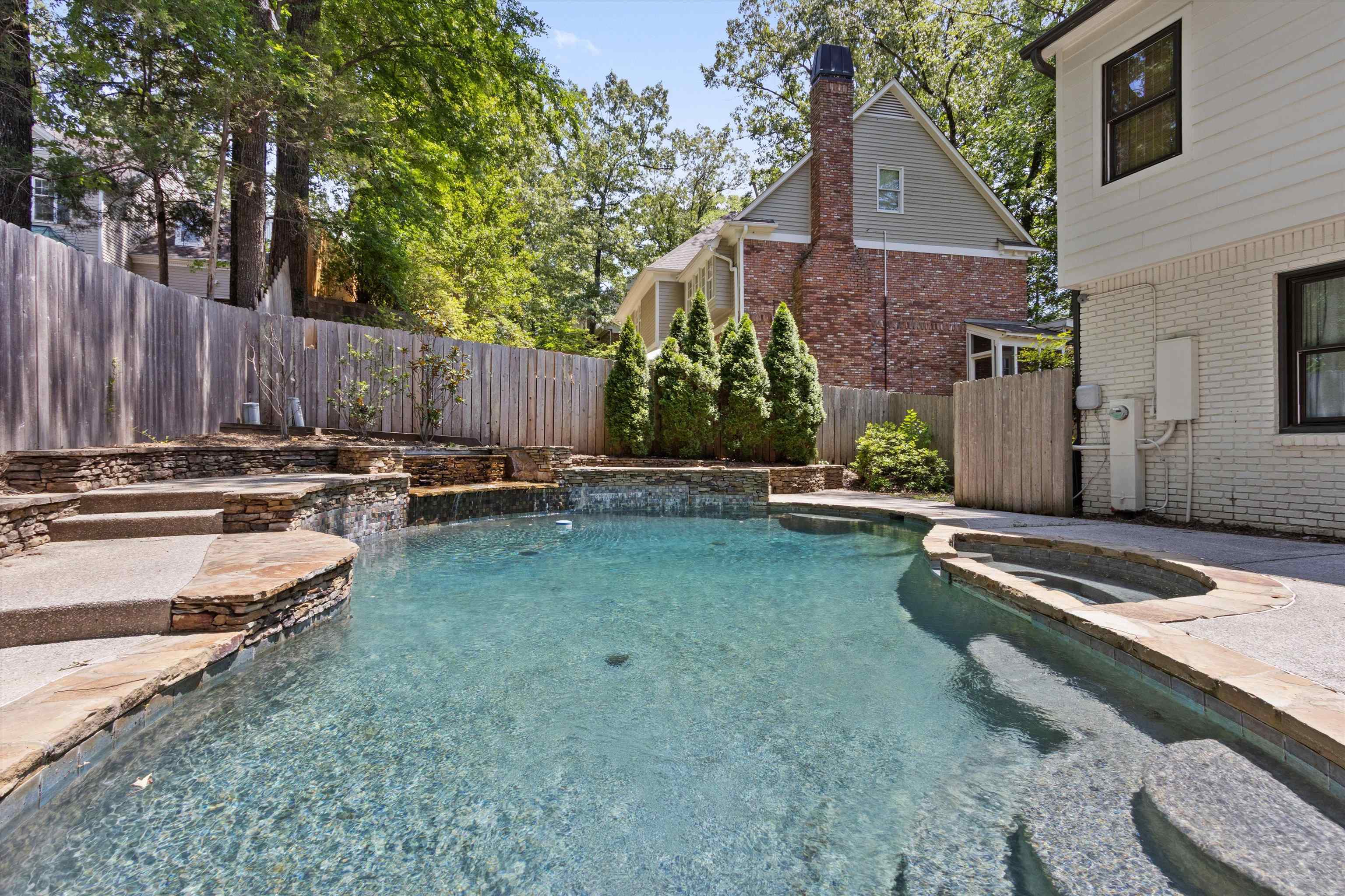 8378 DRURY LN