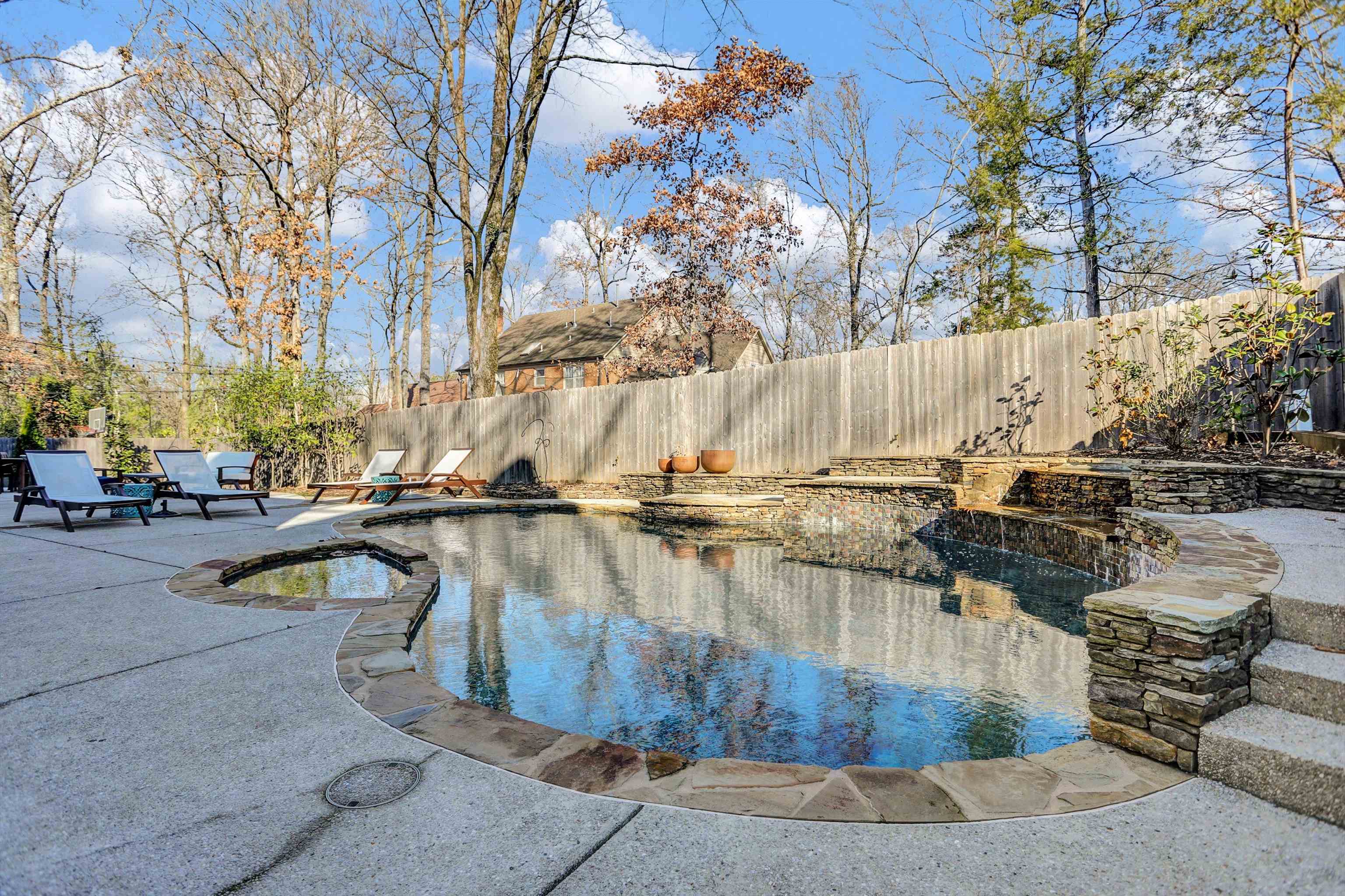 8378 DRURY LN