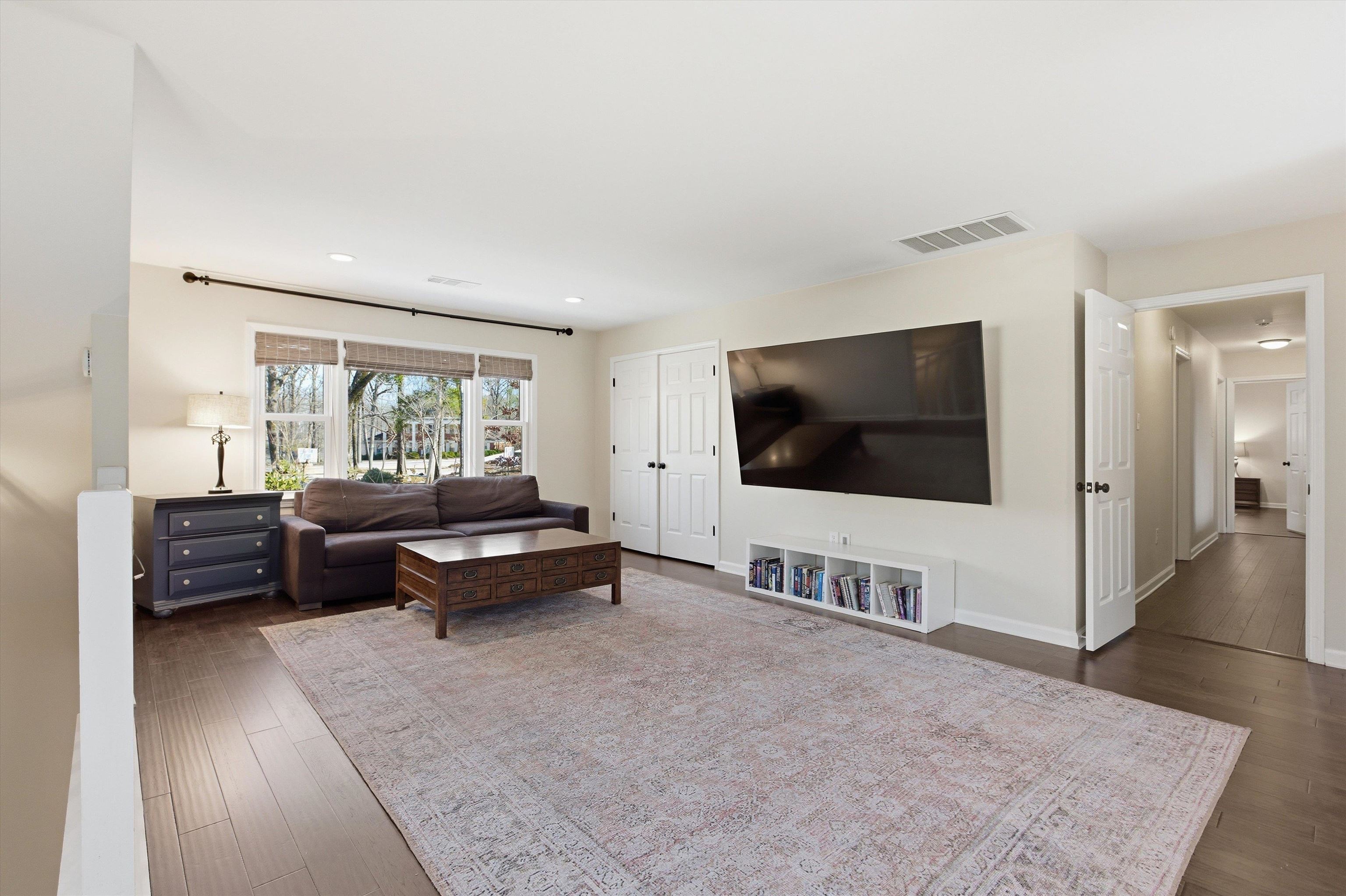 8378 DRURY LN
