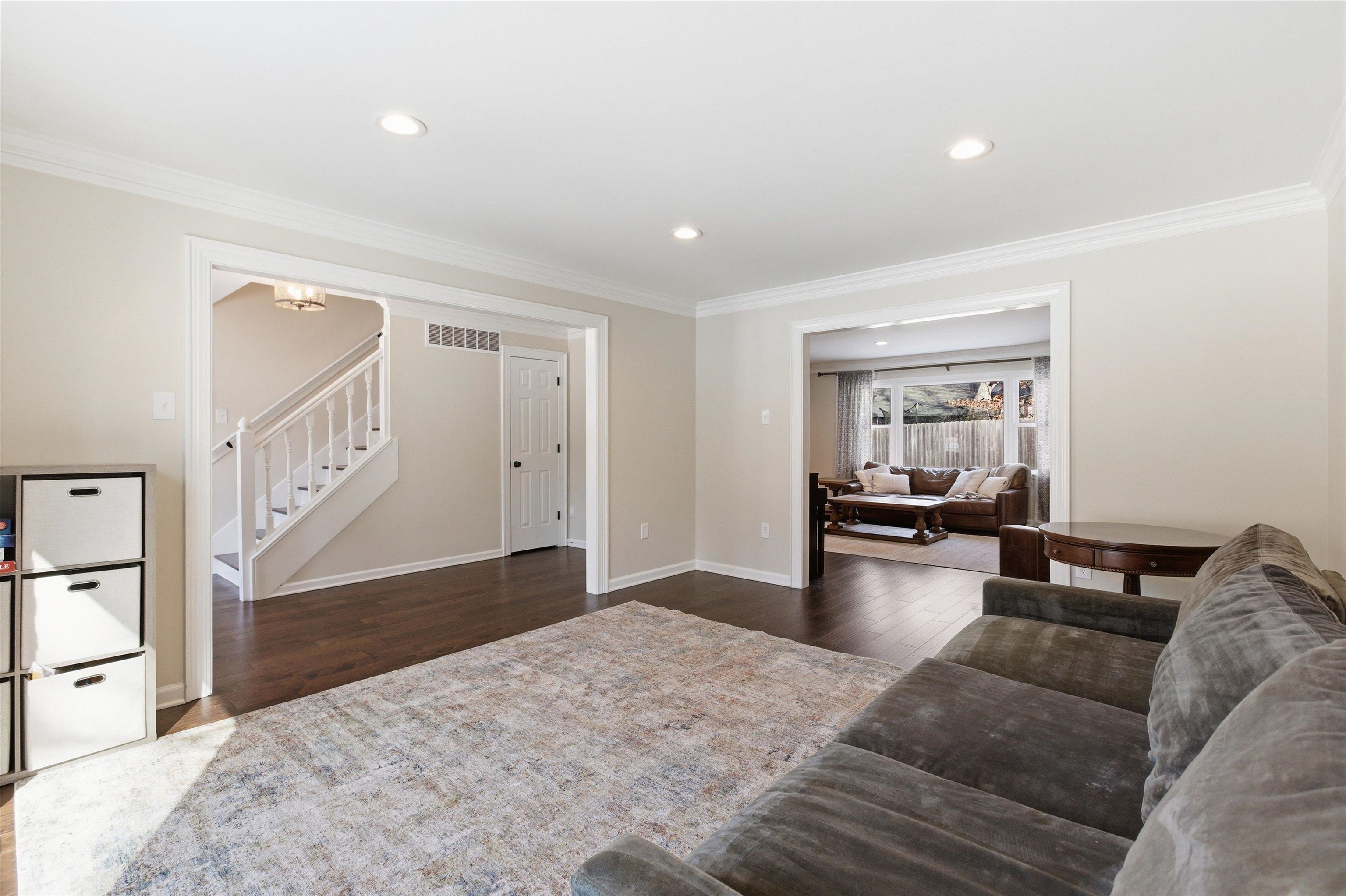 8378 DRURY LN