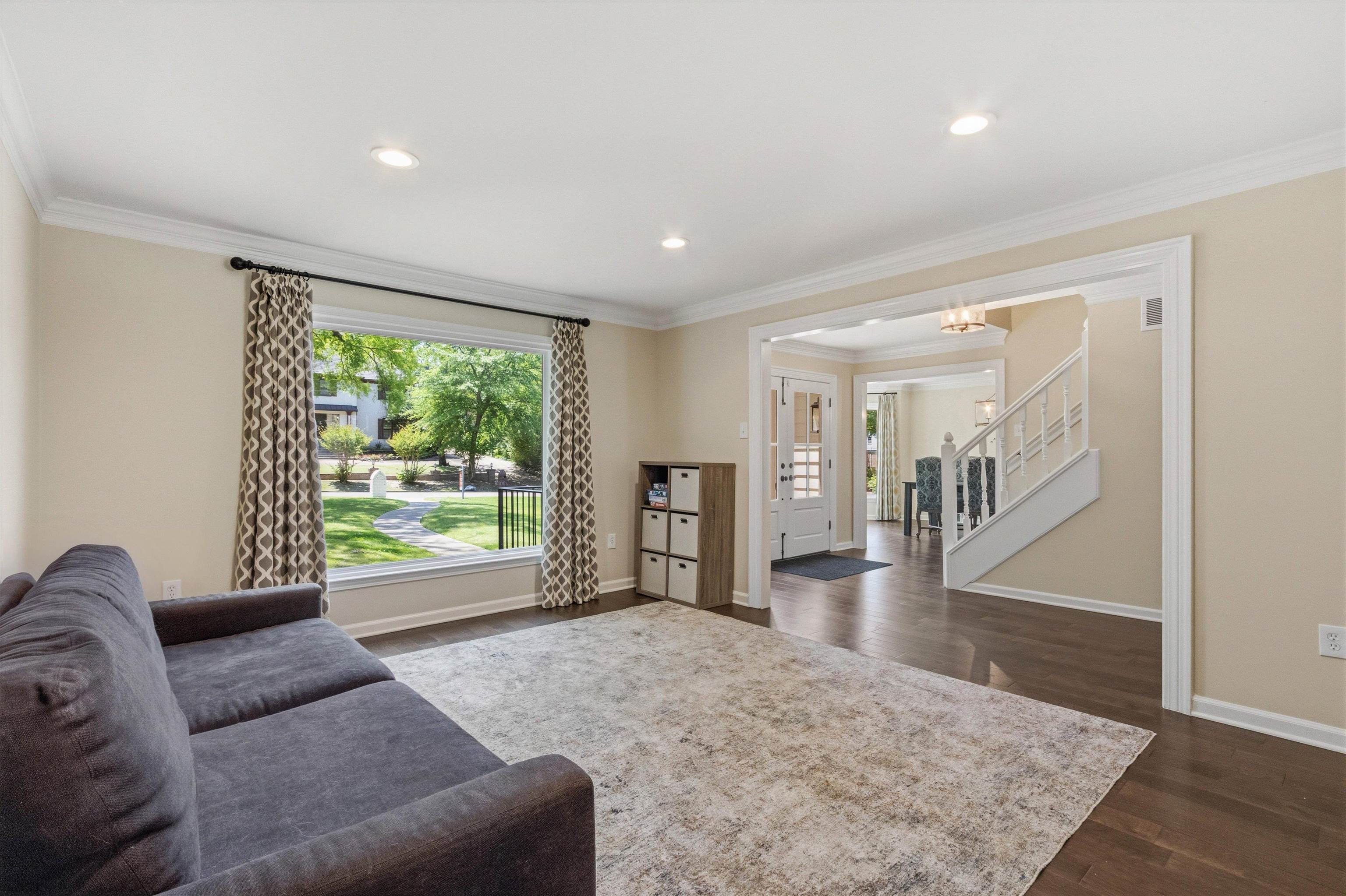 8378 DRURY LN