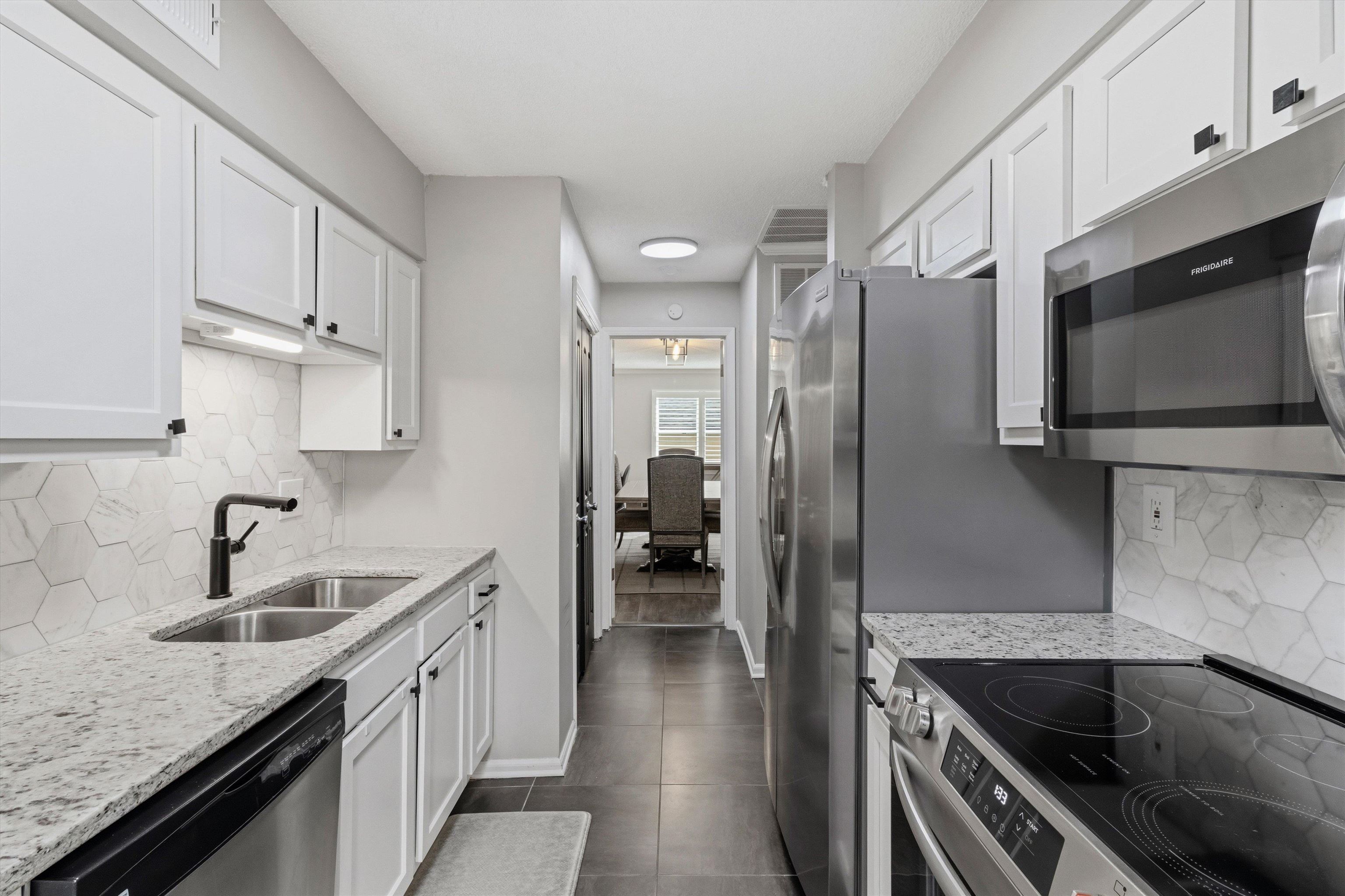 6902 MIDHURST DR Unit: 6902