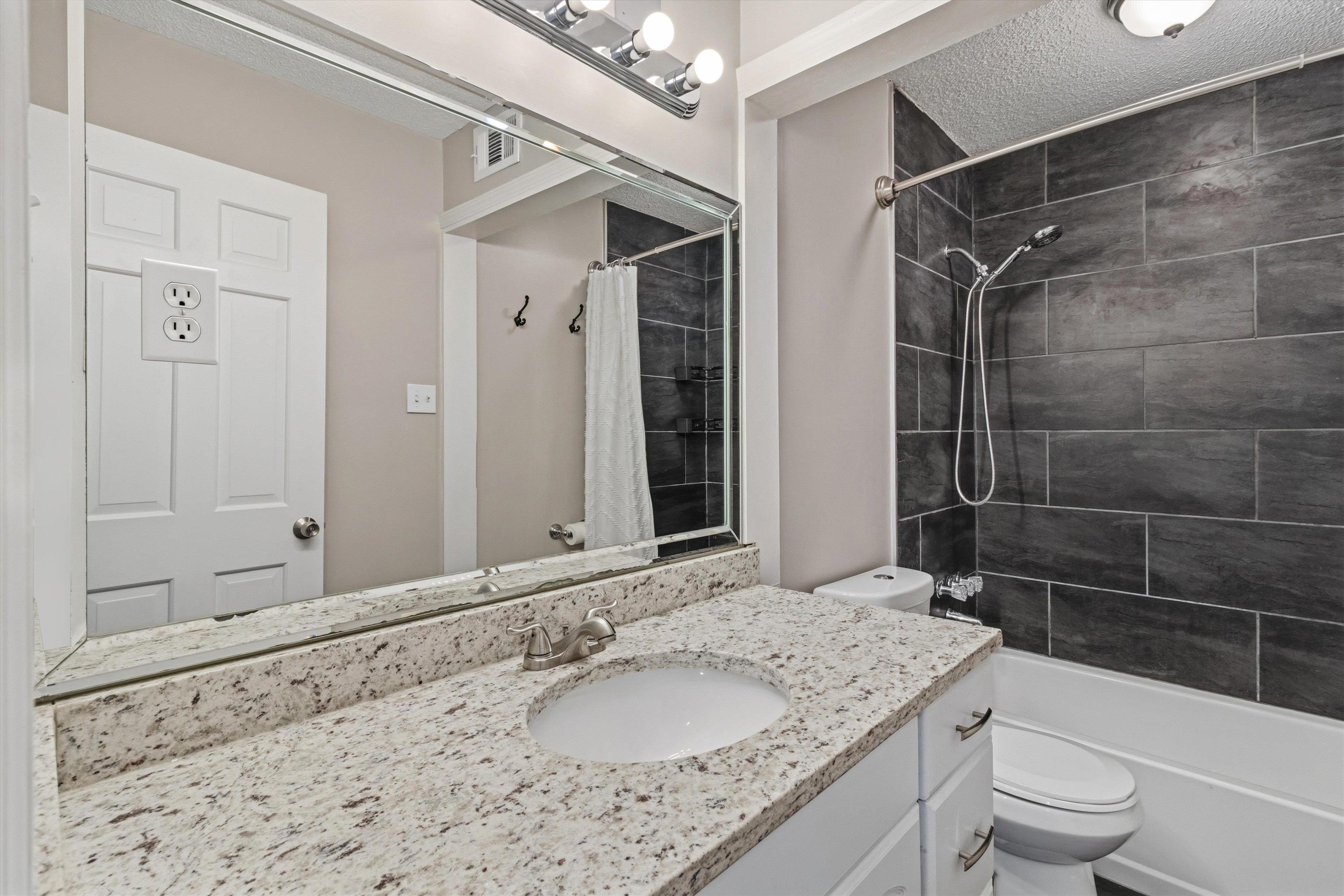 6902 MIDHURST DR Unit: 6902