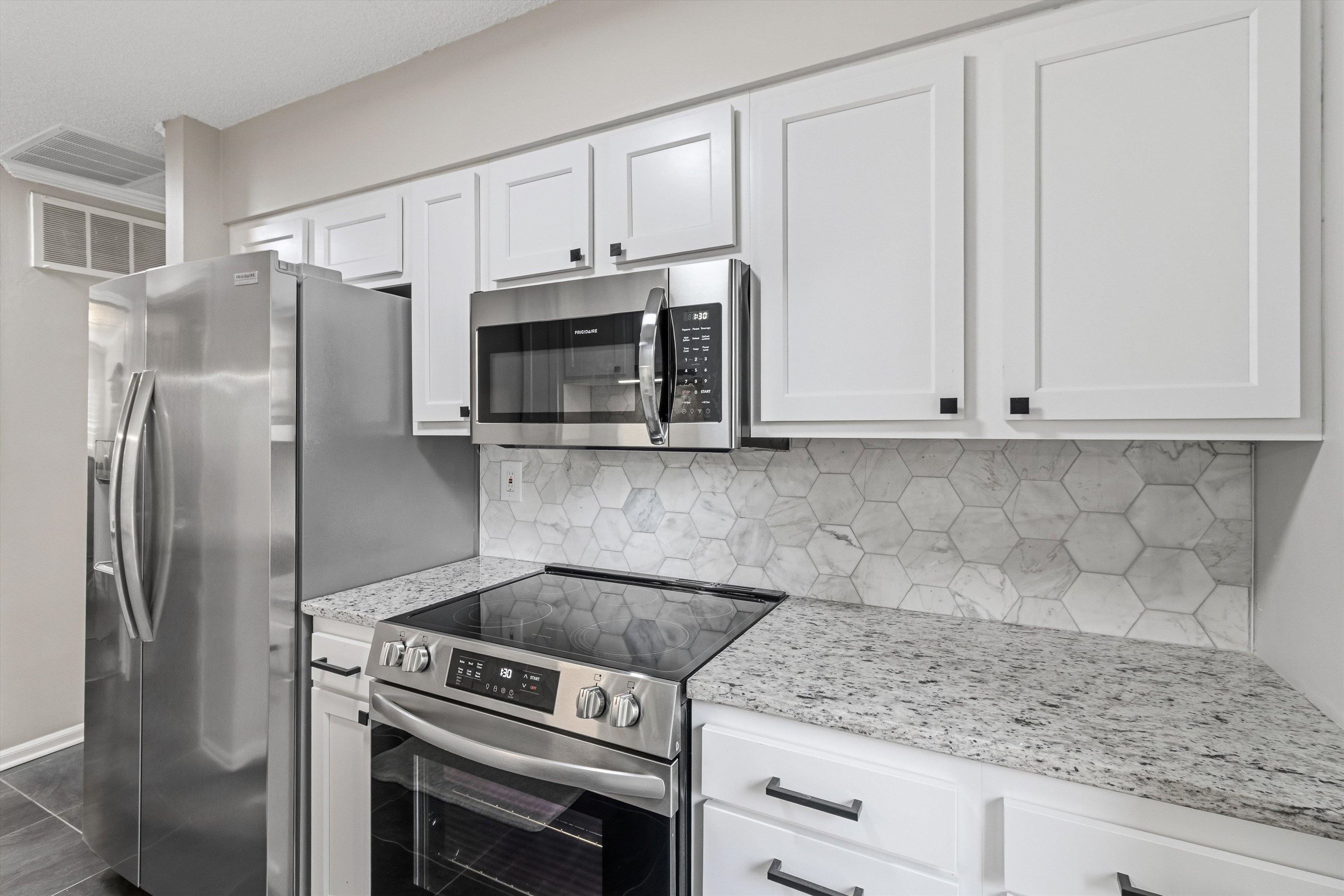 6902 MIDHURST DR Unit: 6902