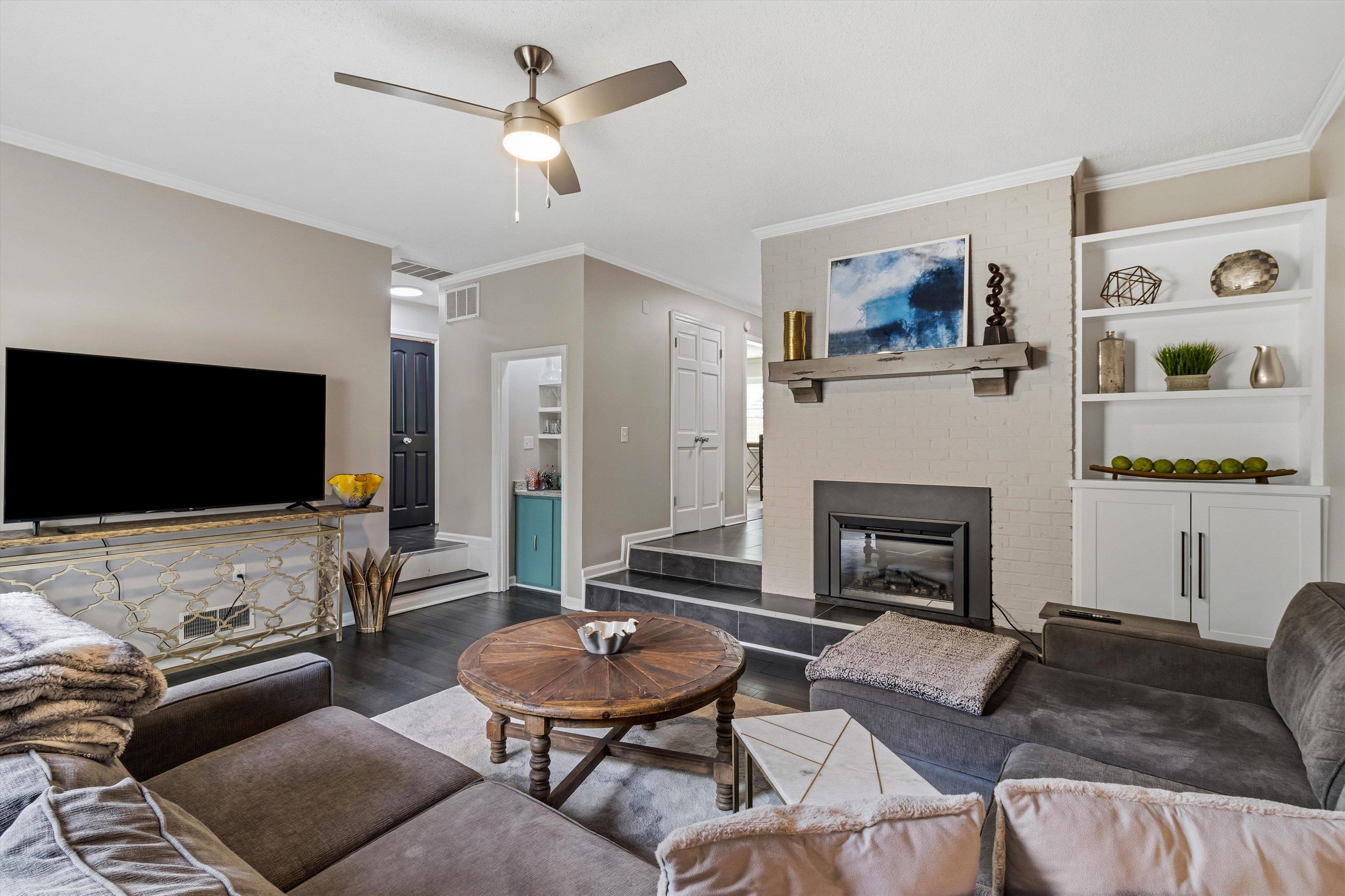 6902 MIDHURST DR Unit: 6902