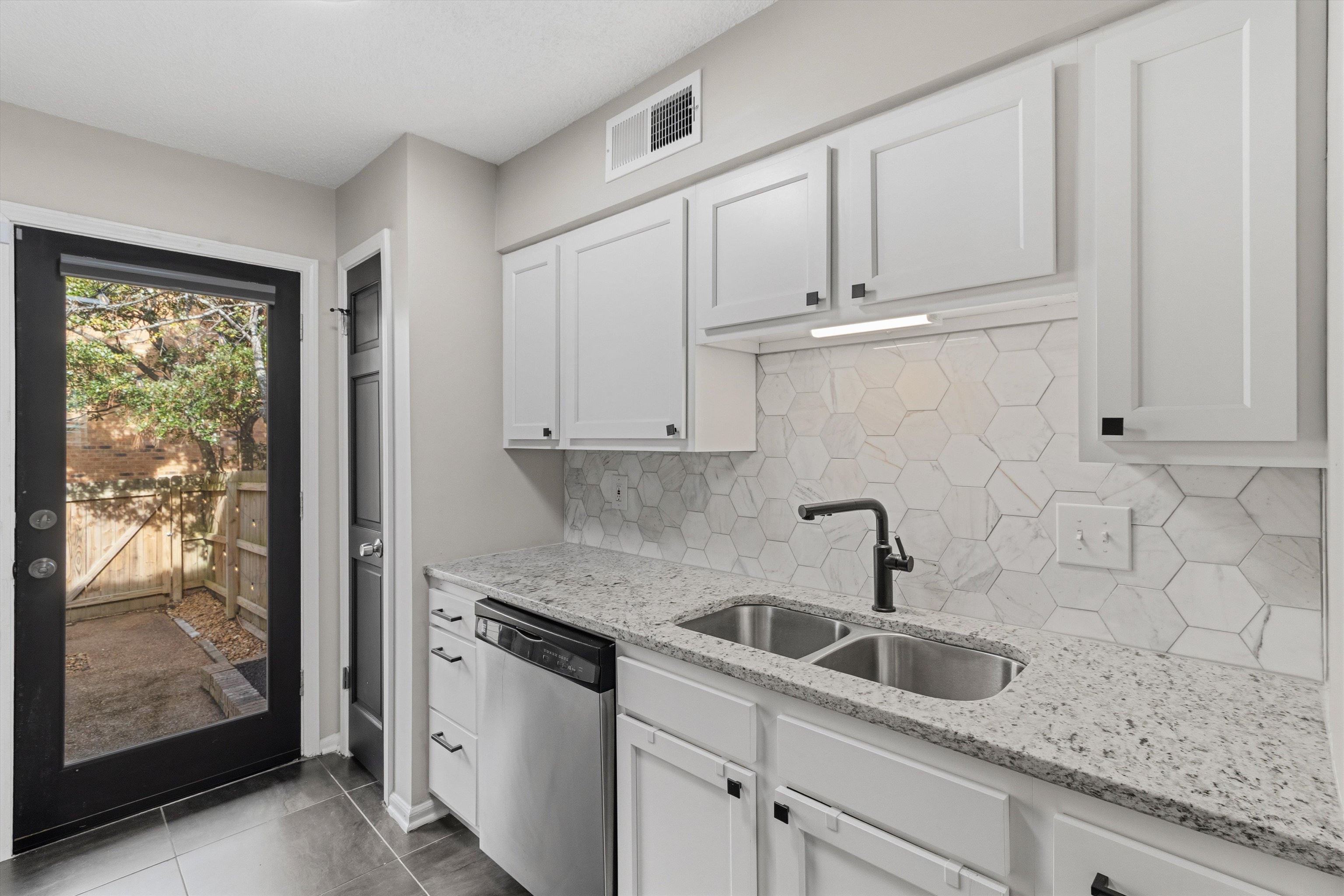 6902 MIDHURST DR Unit: 6902