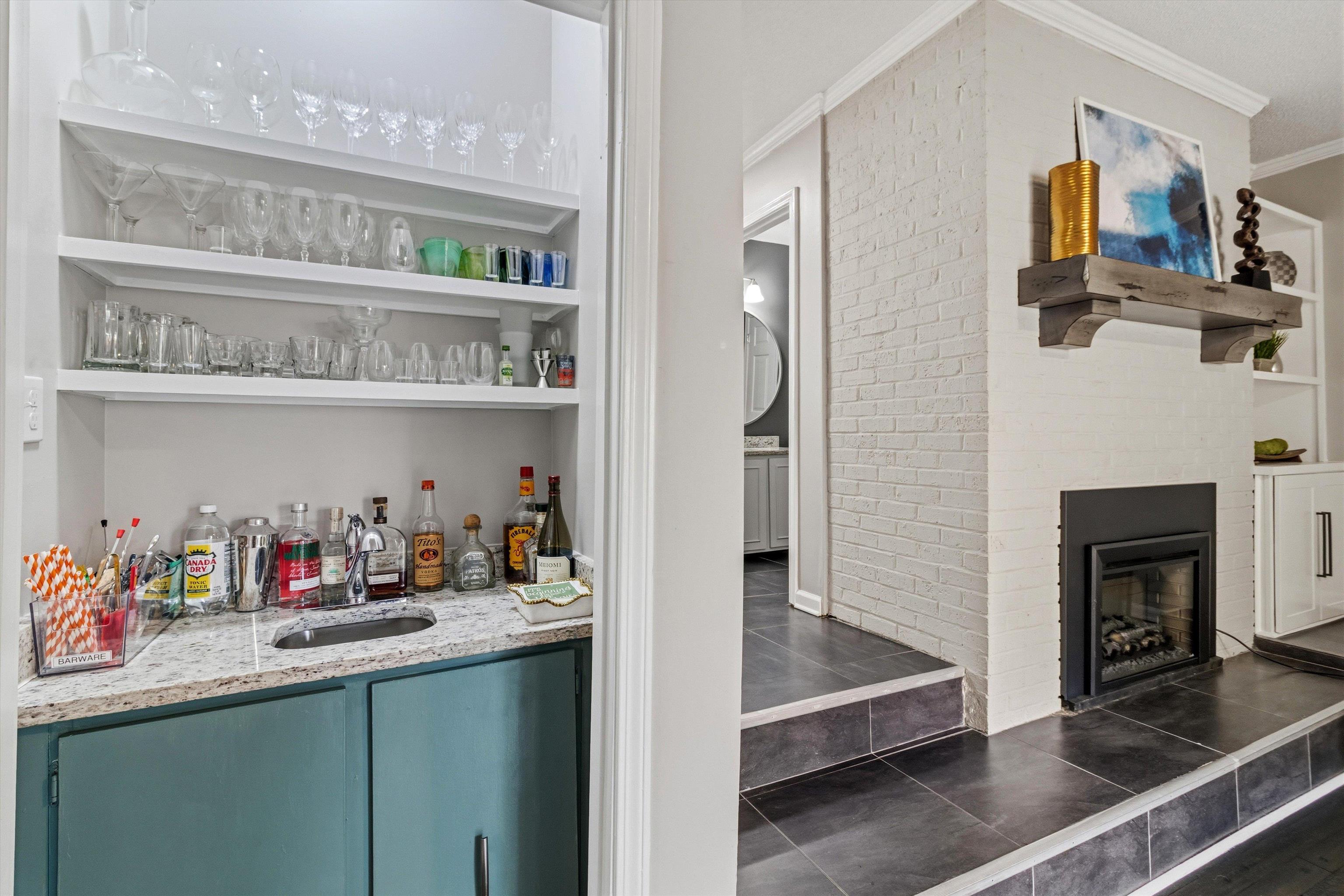 6902 MIDHURST DR Unit: 6902