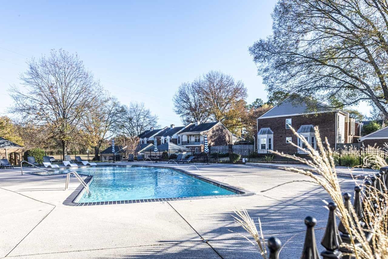 6902 MIDHURST DR Unit: 6902