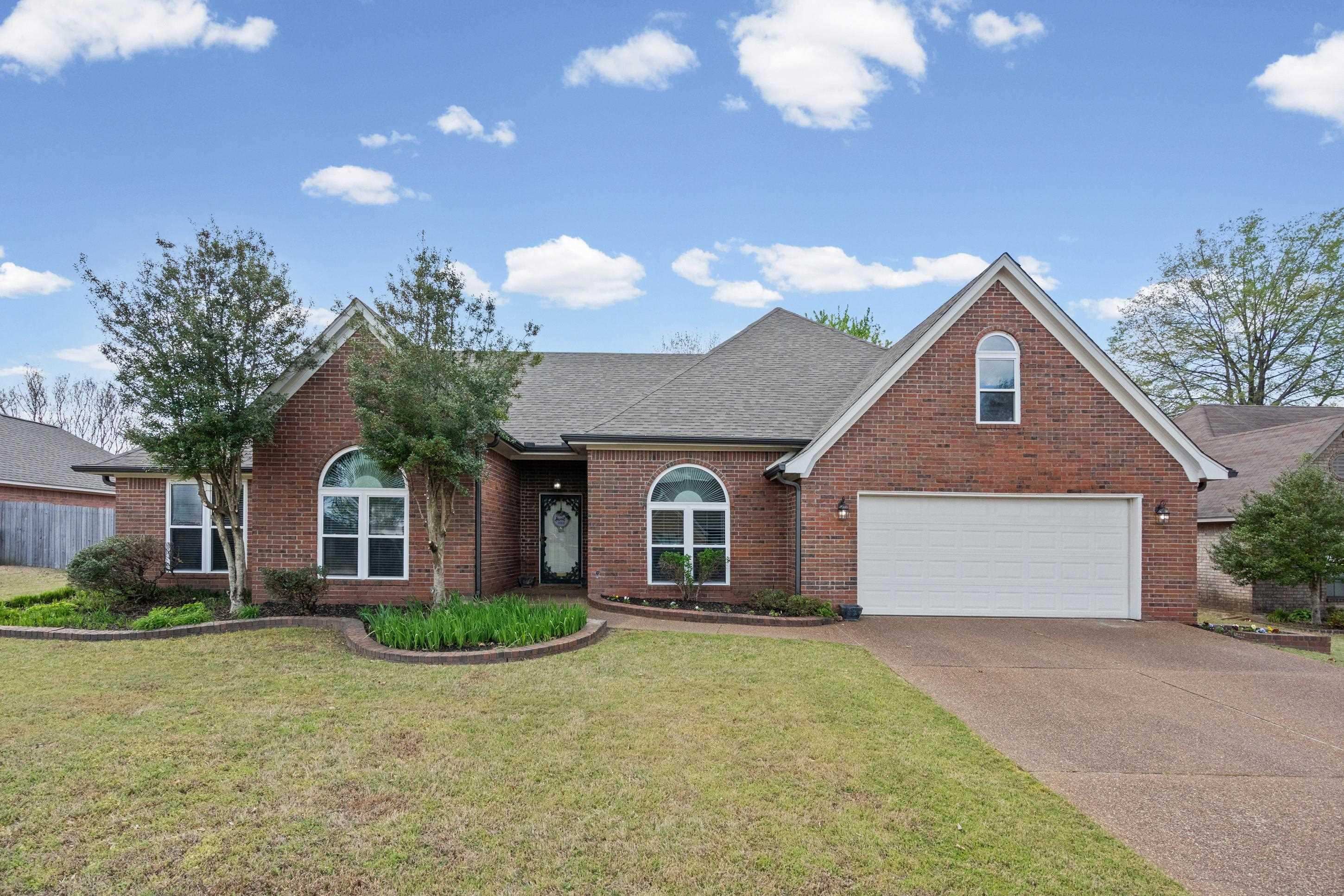 1301 WOLF LAIR DR