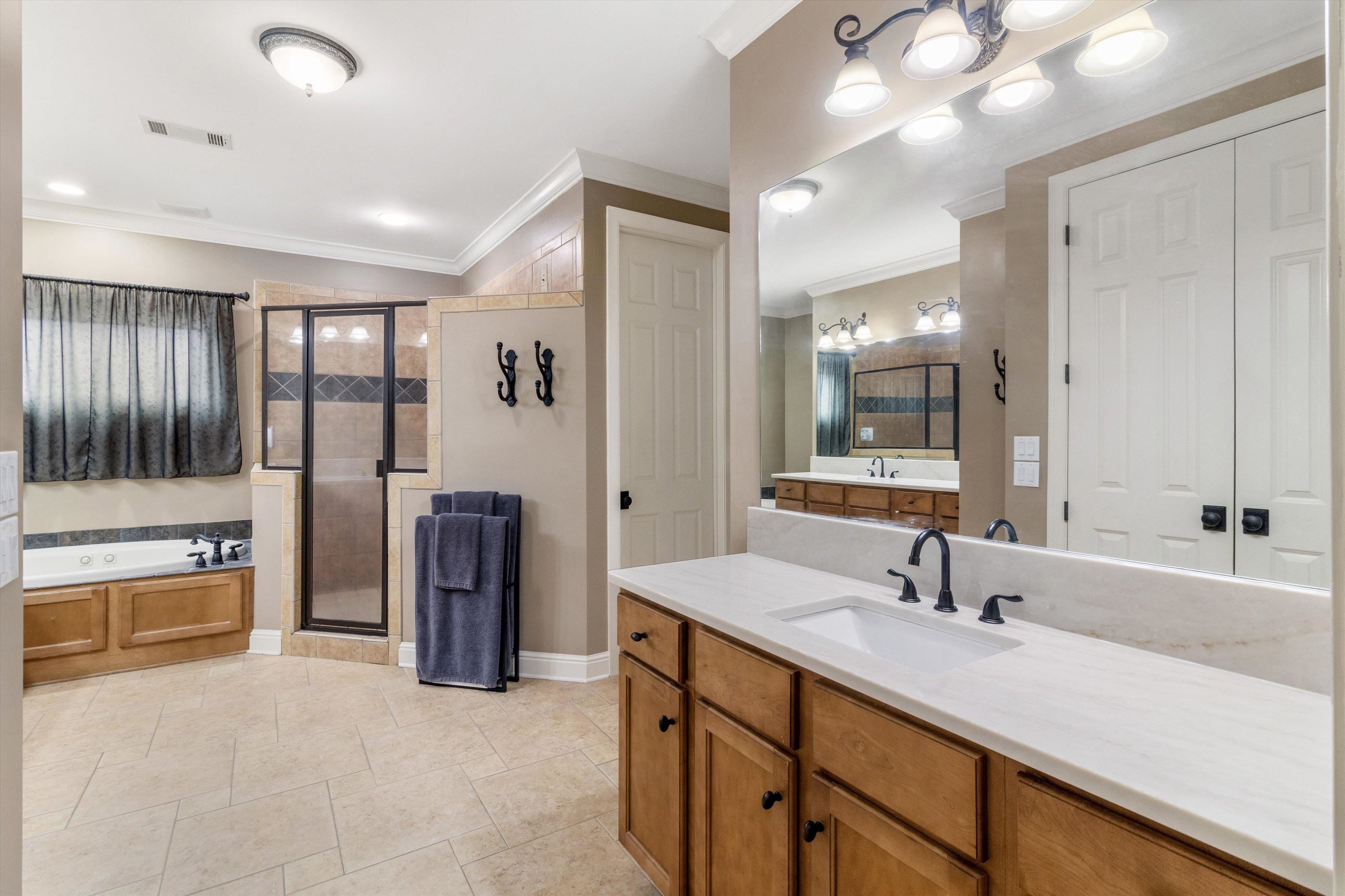 3229 BEDFORD LN