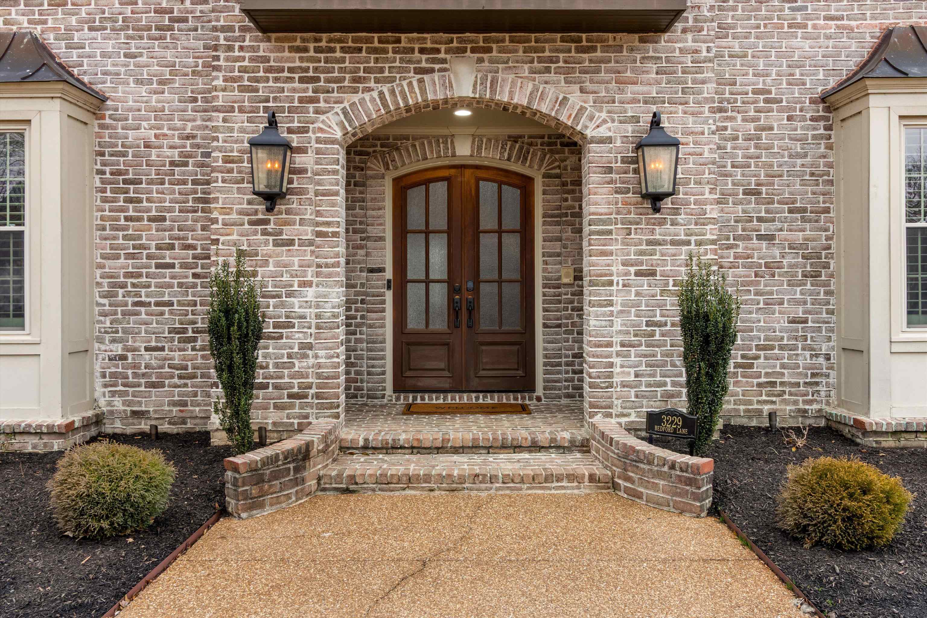 3229 BEDFORD LN