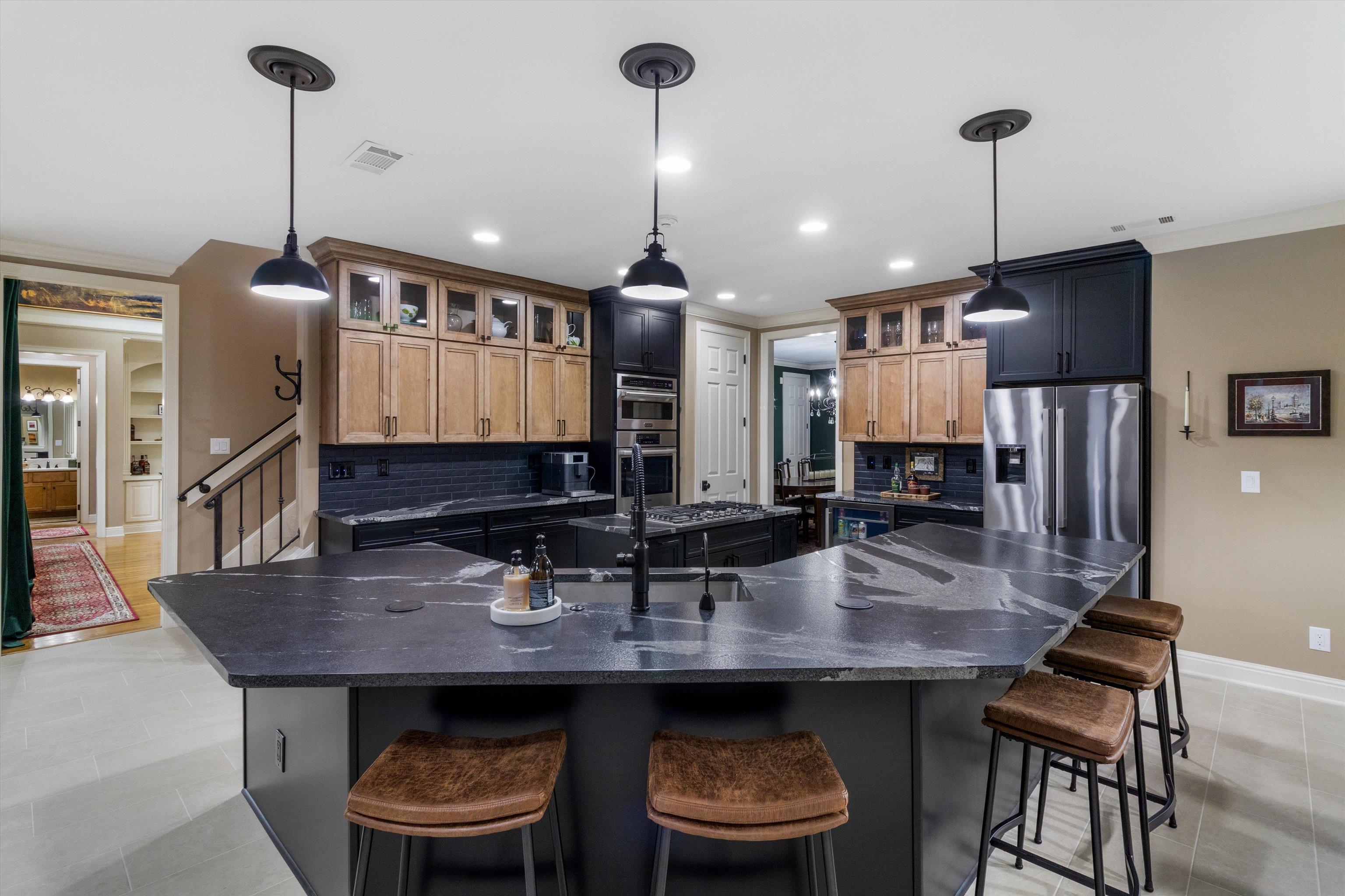 3229 BEDFORD LN