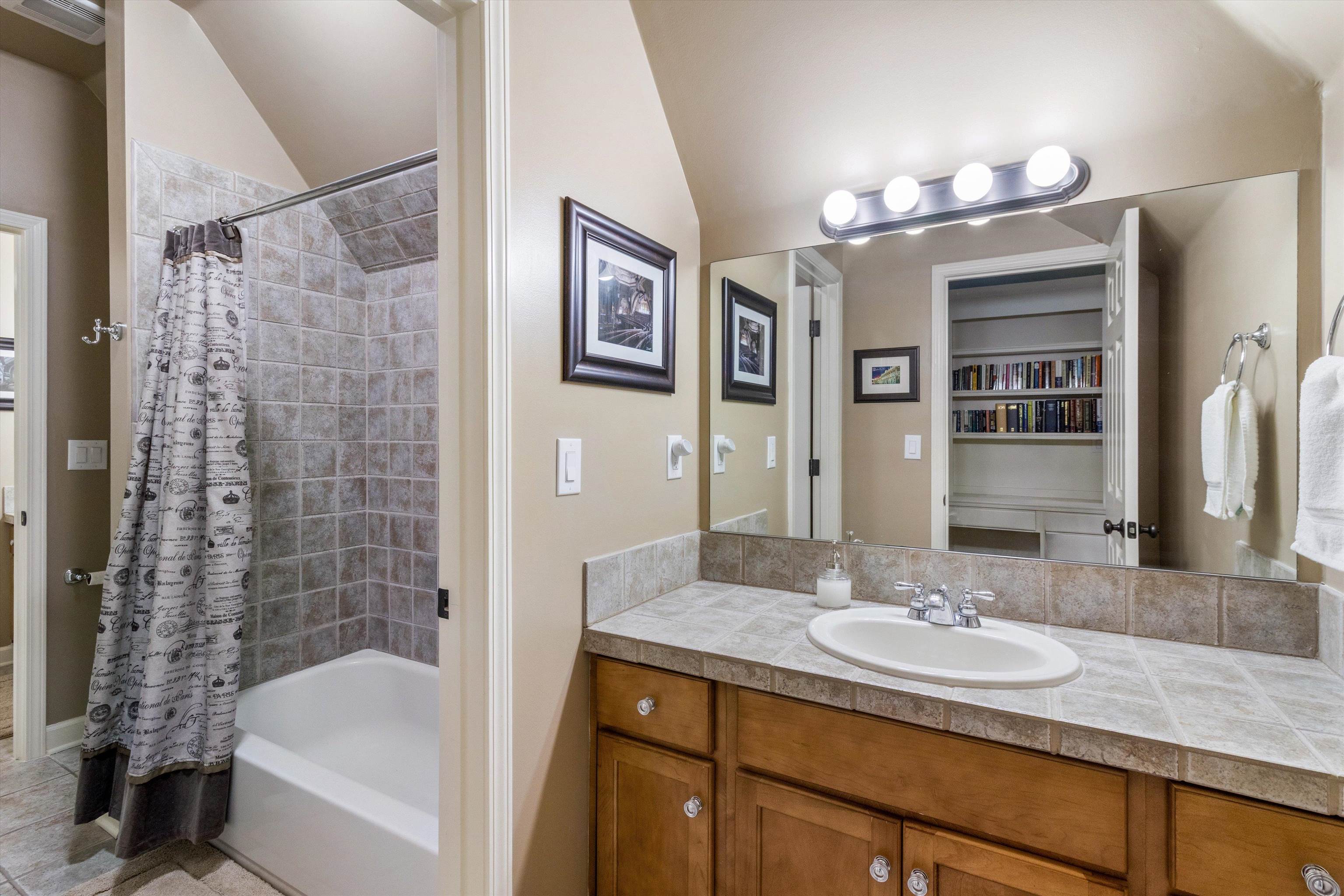 3229 BEDFORD LN