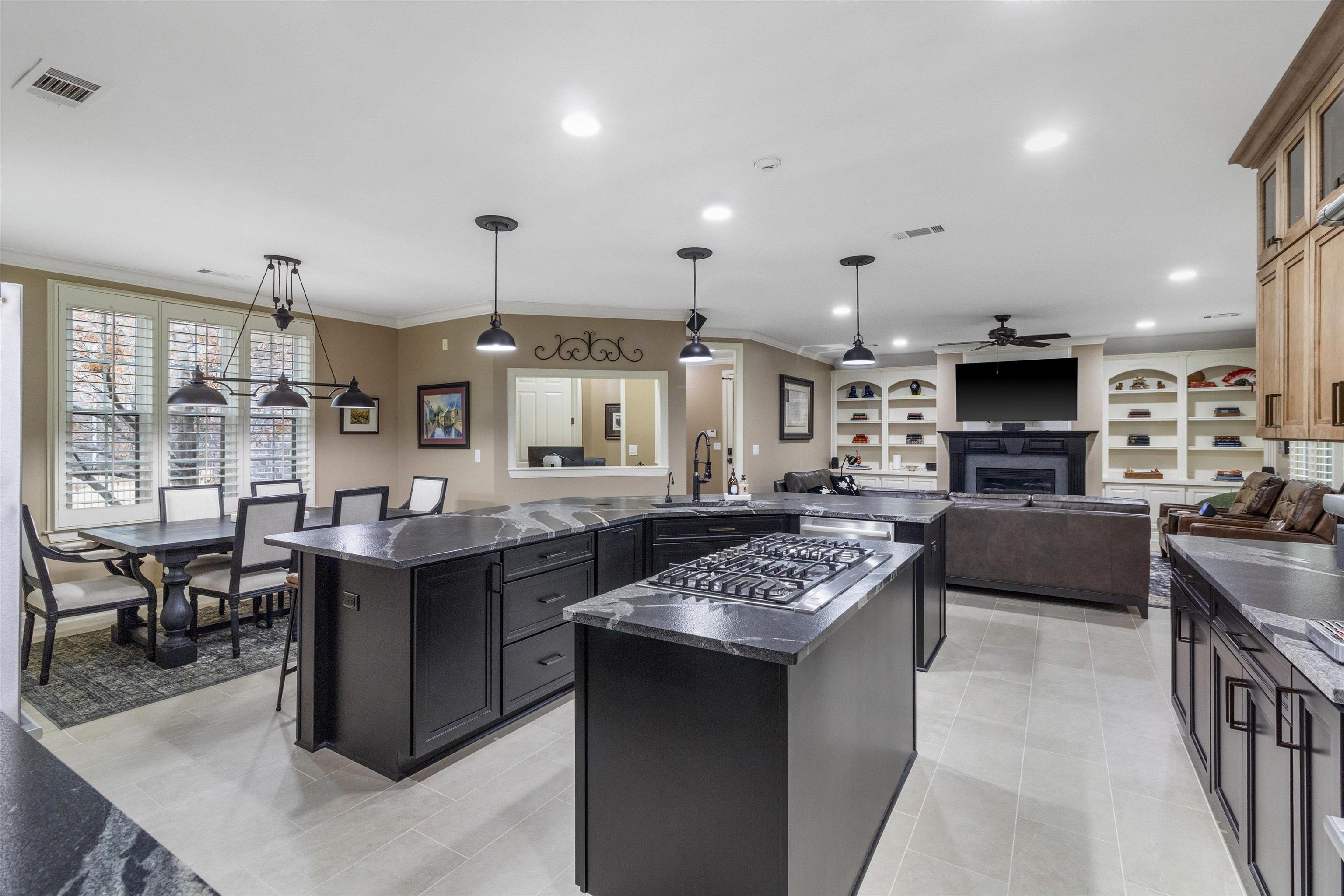 3229 BEDFORD LN