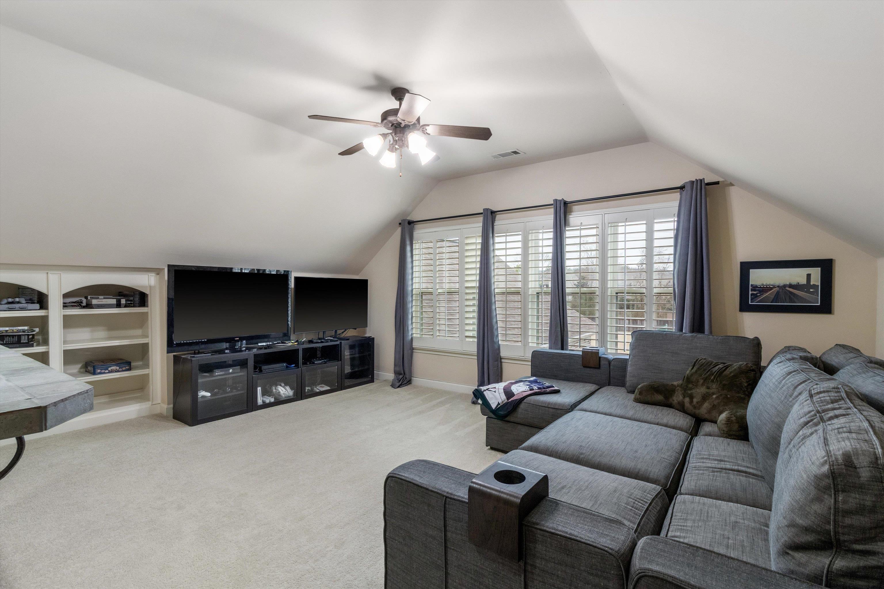 3229 BEDFORD LN