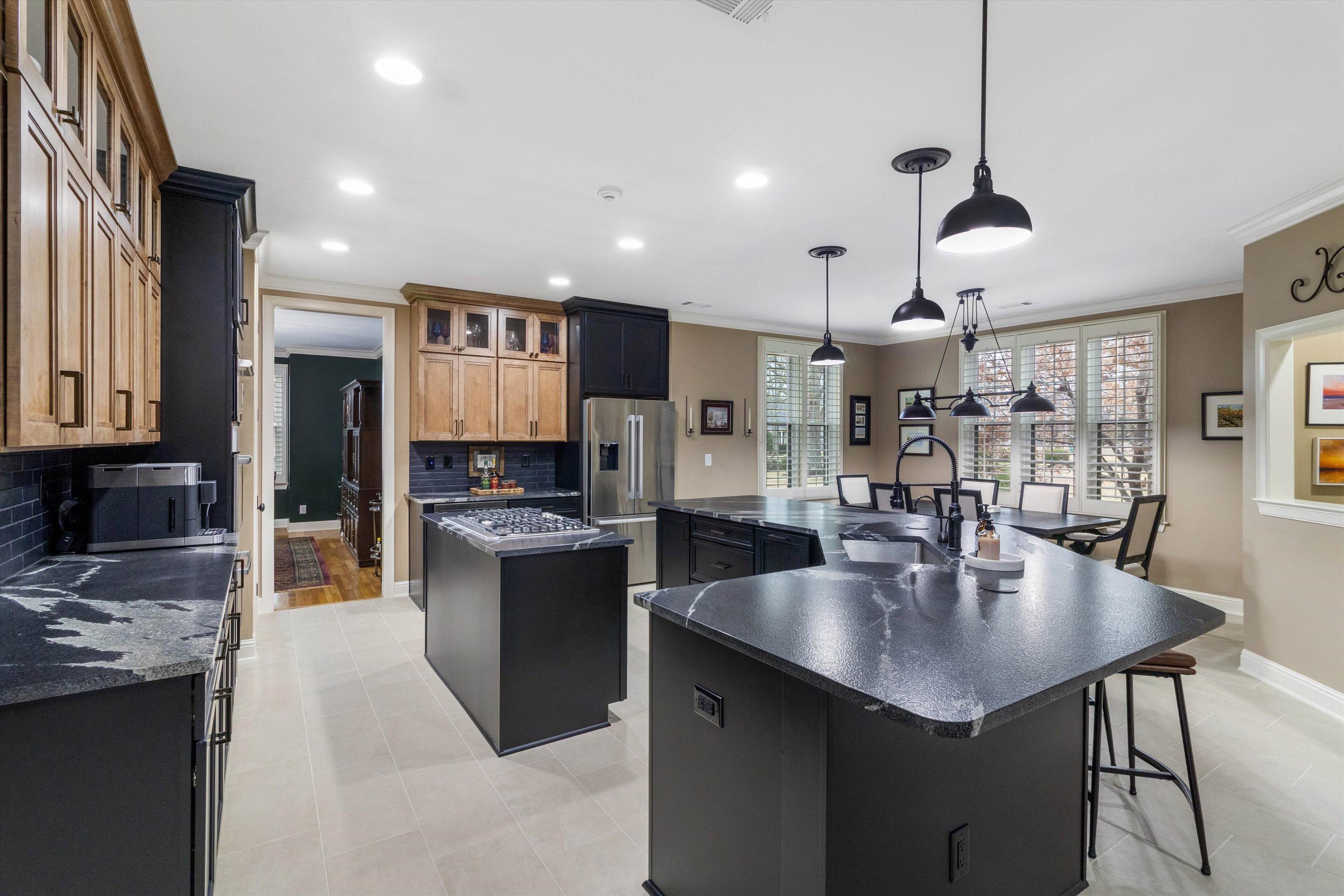 3229 BEDFORD LN