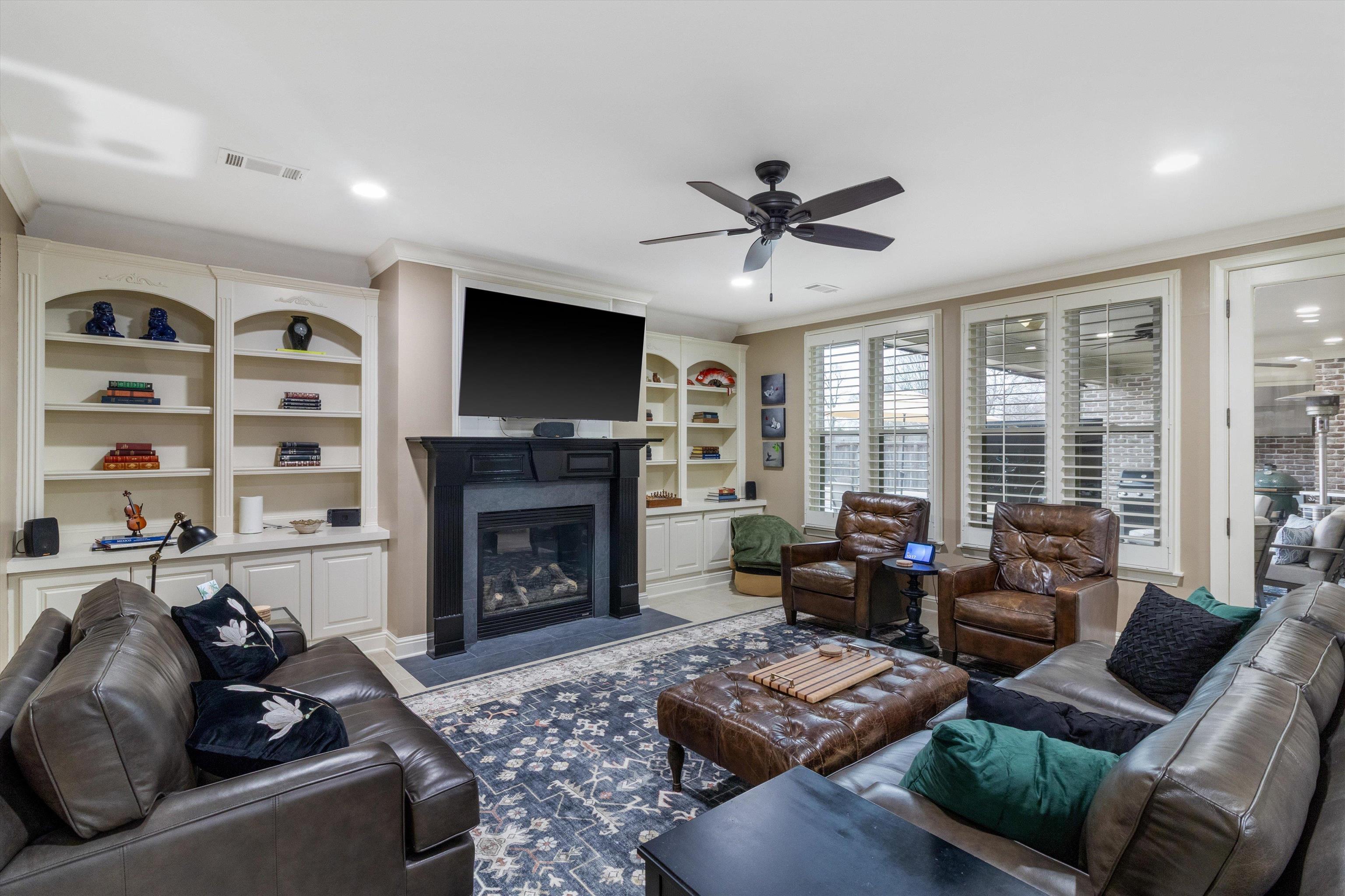 3229 BEDFORD LN