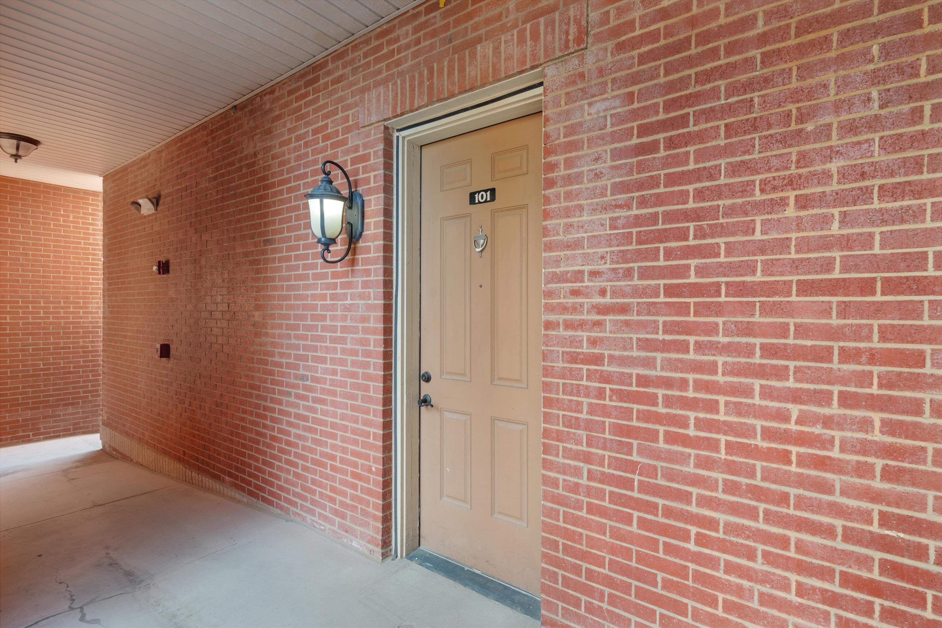 65 E PONTOTOC AVE Unit: 101