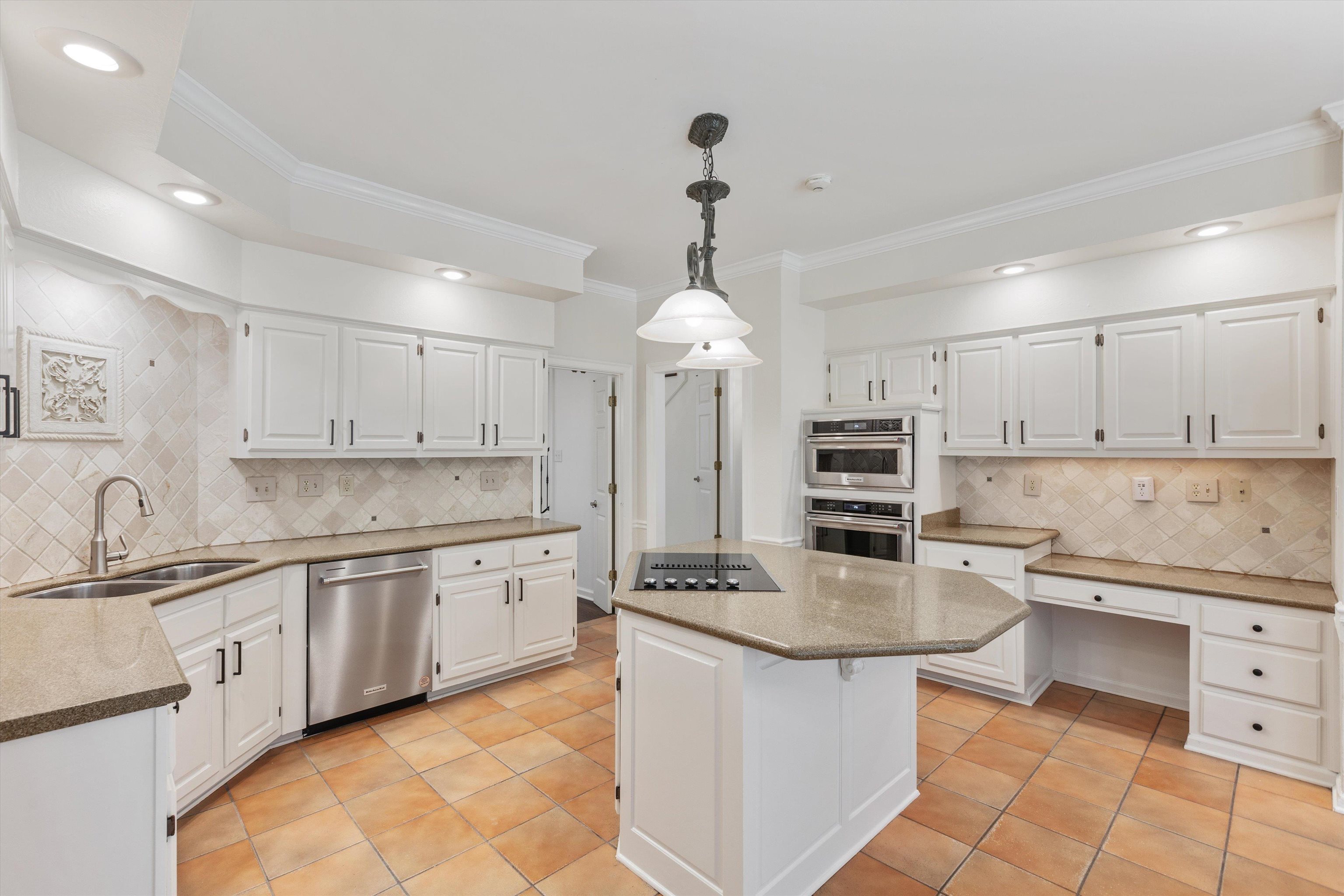 2088 DEERWOODS CV
