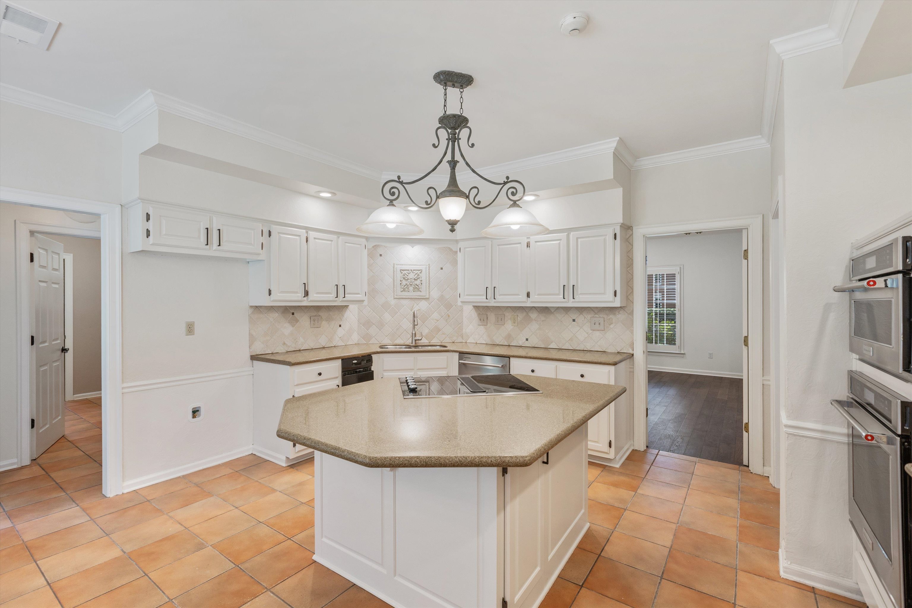 2088 DEERWOODS CV