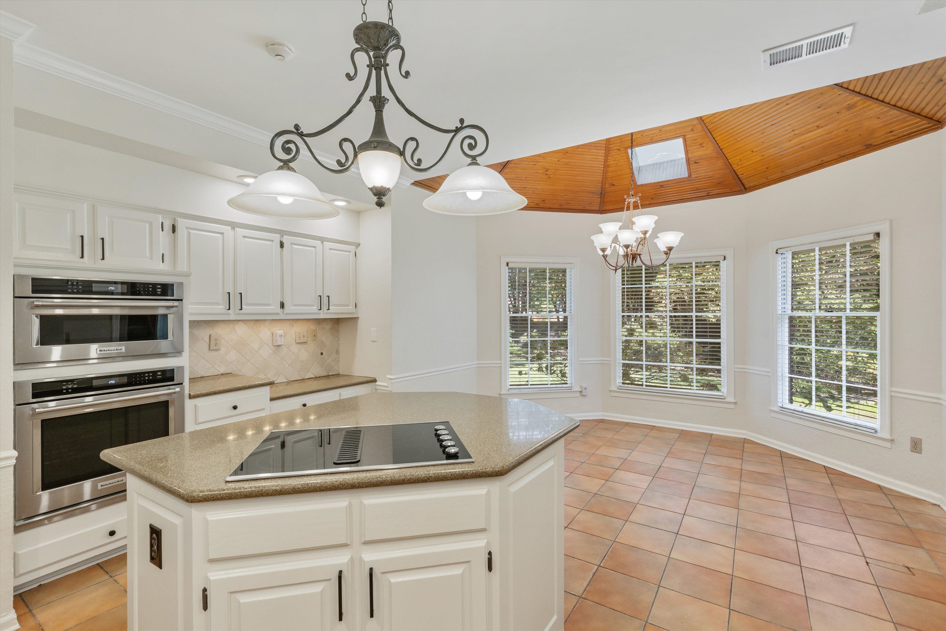 2088 DEERWOODS CV