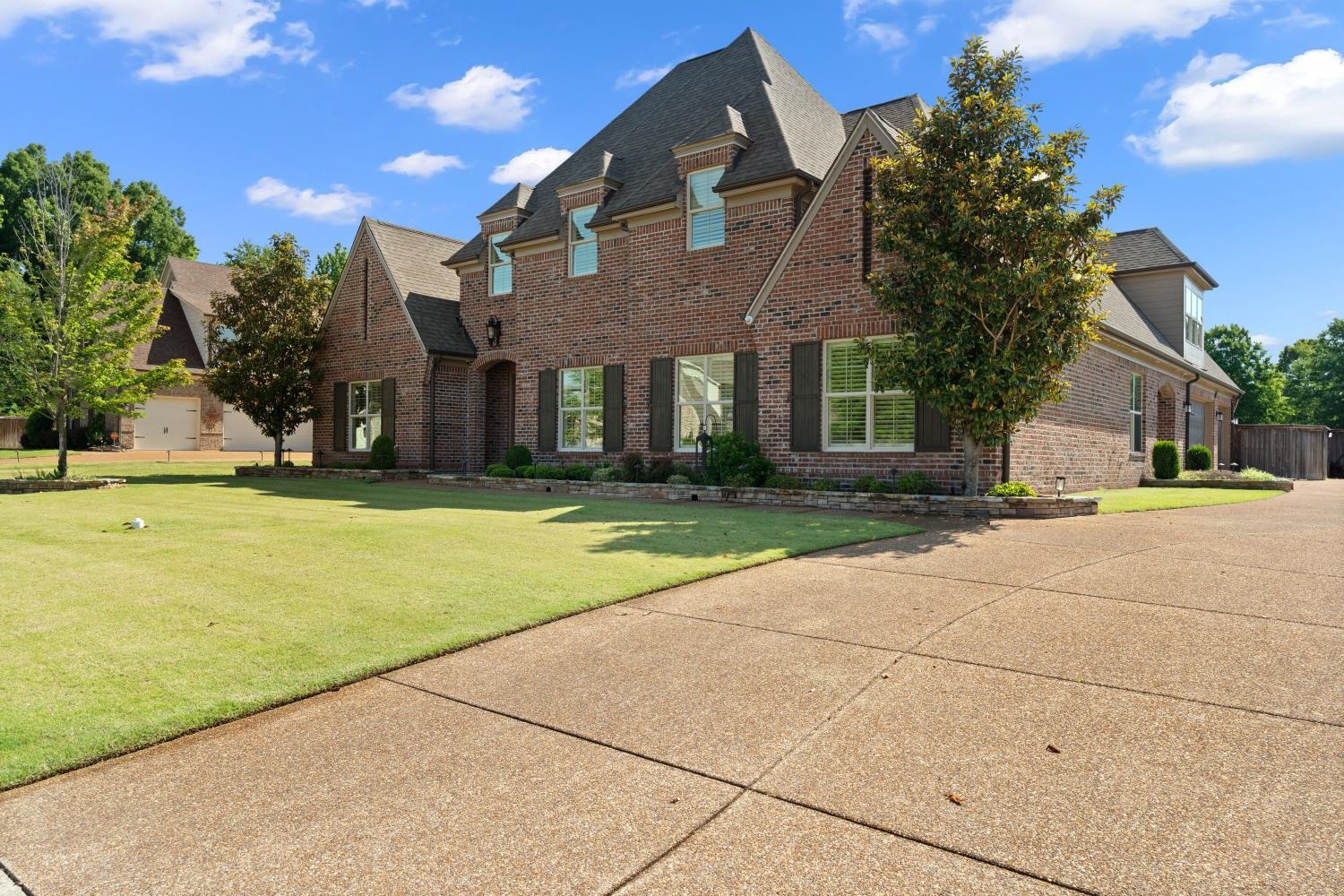 4454 CHESTNUT HILL DR
