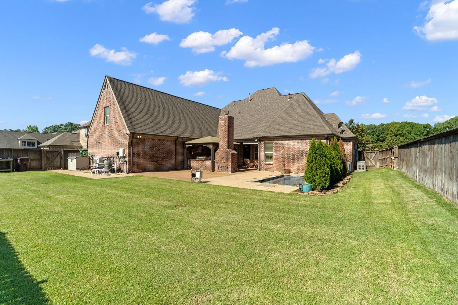 4454 CHESTNUT HILL DR