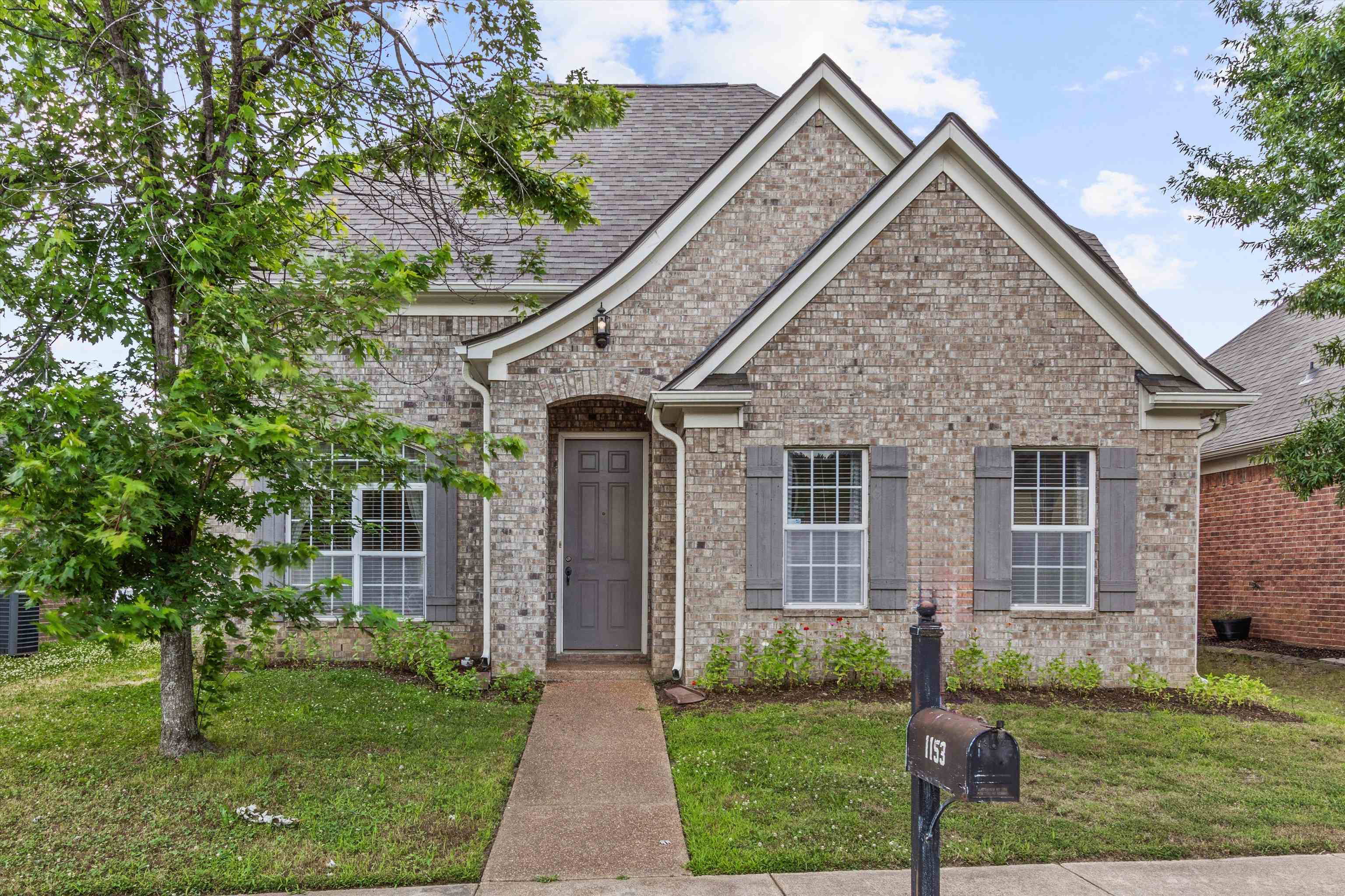 1153 CASENTINO ST