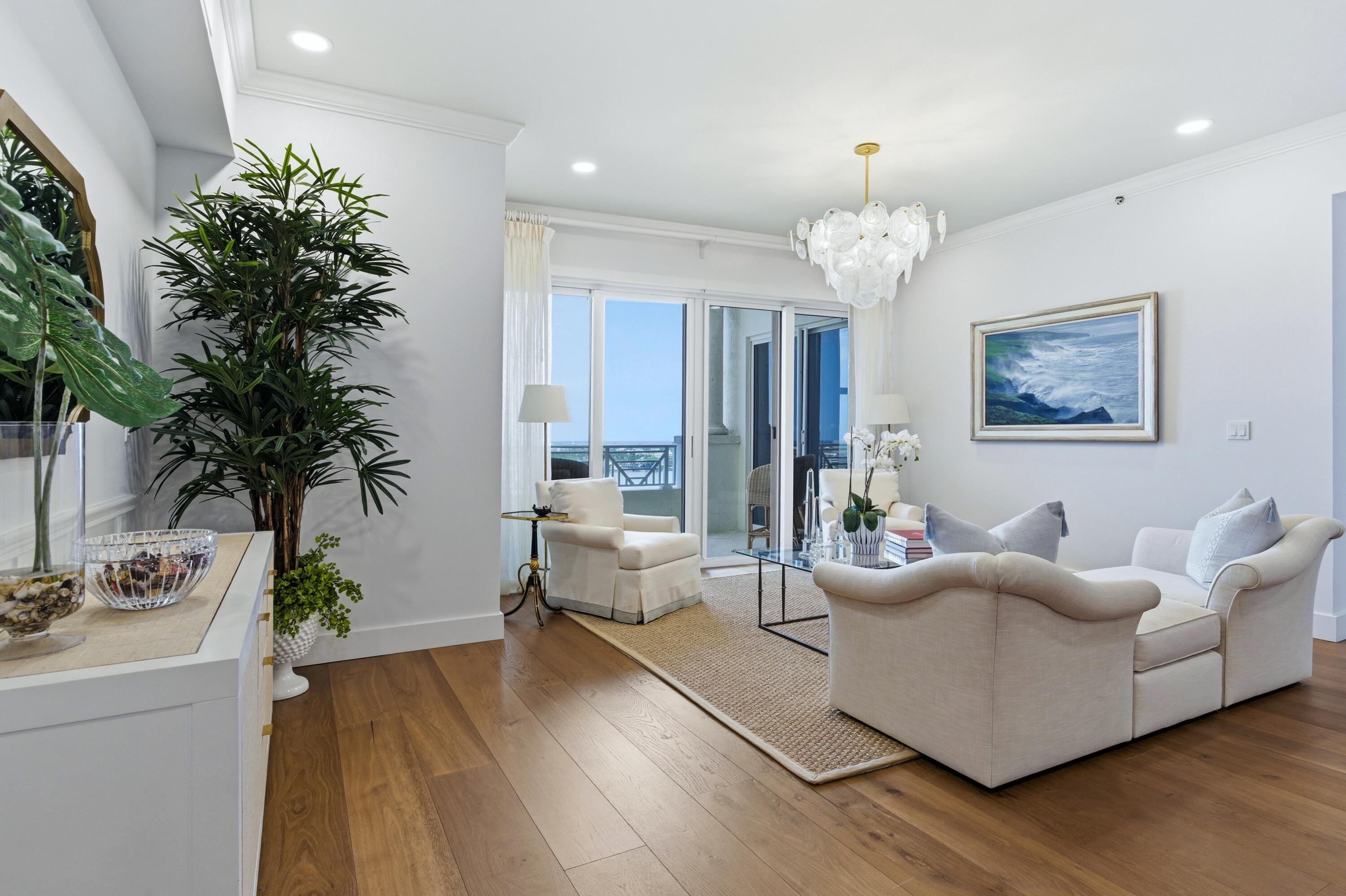 201 S Narcissus Avenue 1102