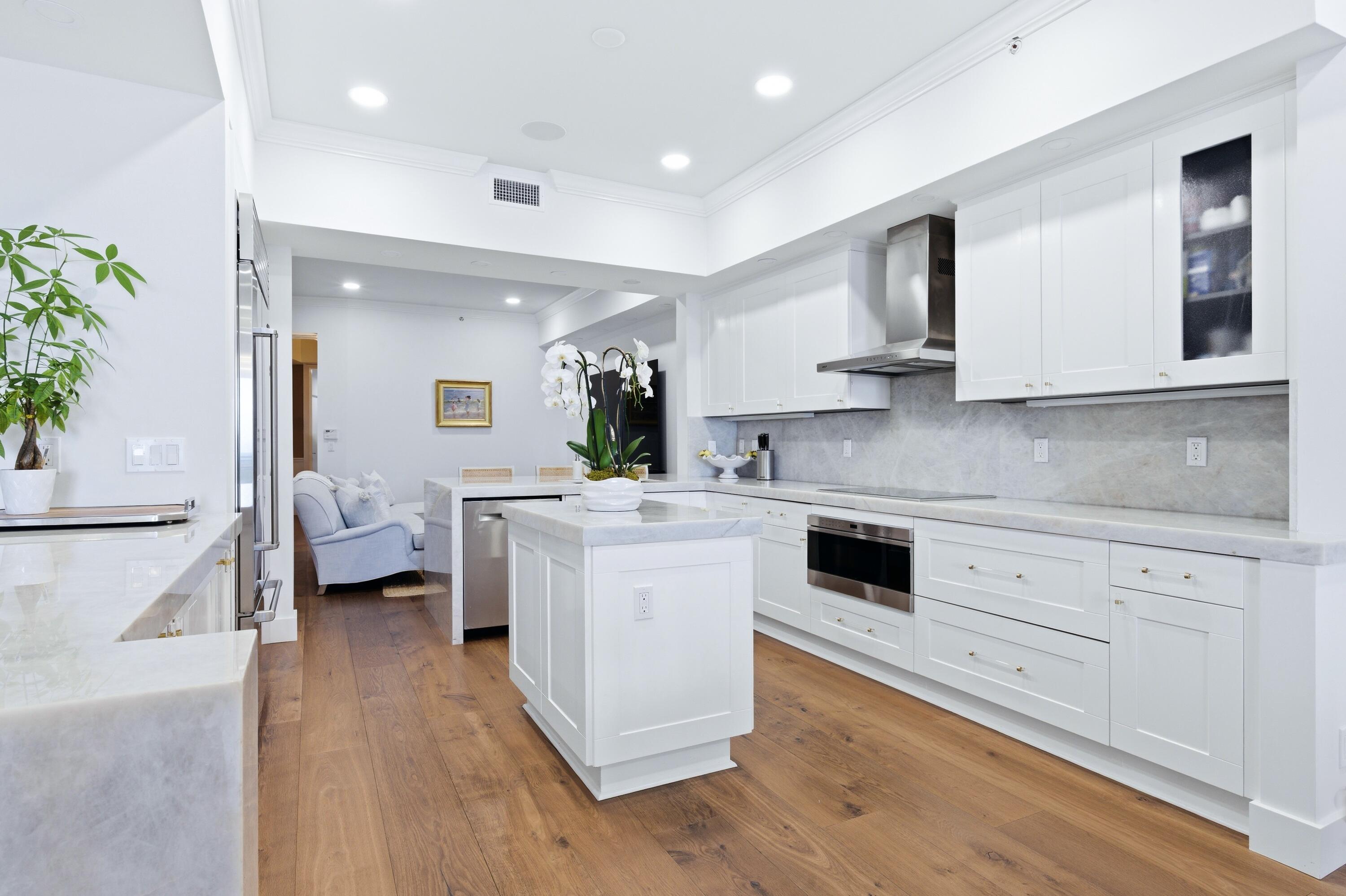 201 S Narcissus Avenue 1102