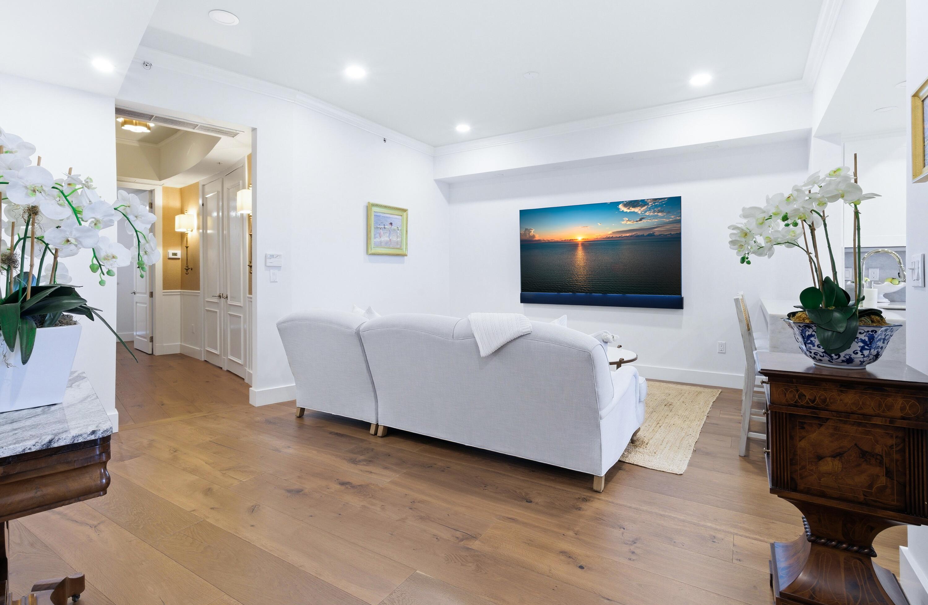 201 S Narcissus Avenue 1102