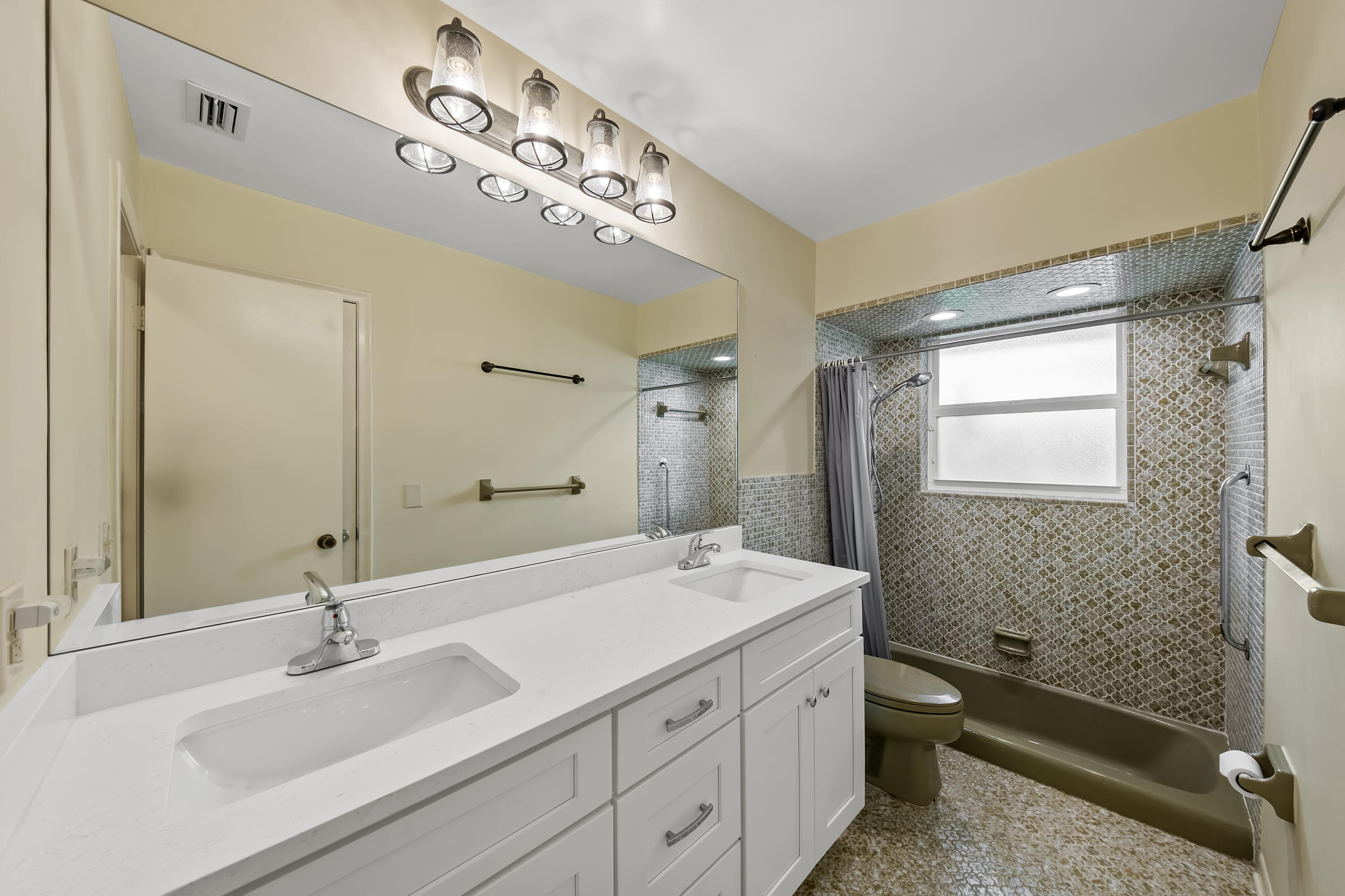 129 Alhambra Place