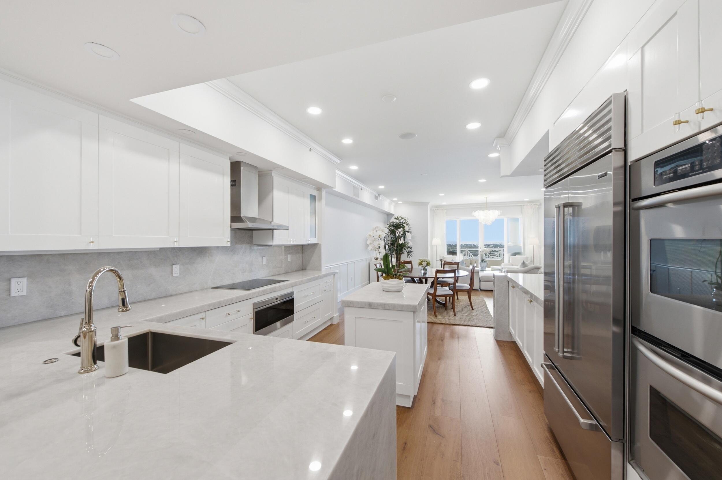 201 S NARCISSUS Avenue 1102
