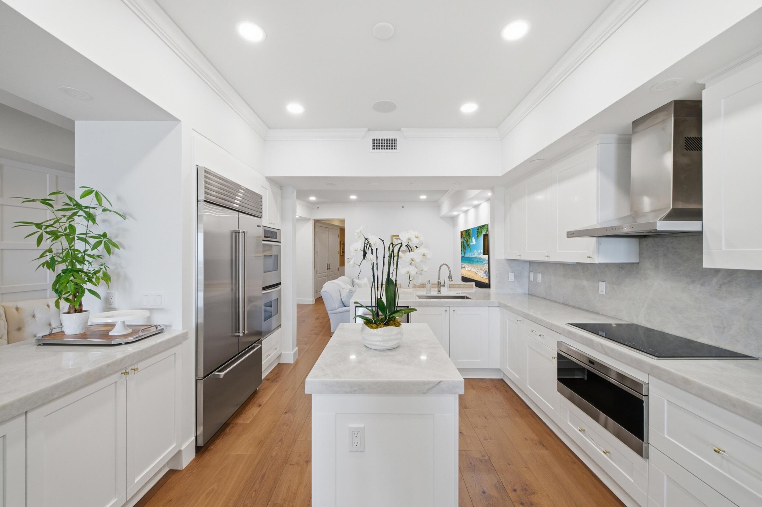 201 S NARCISSUS Avenue 1102