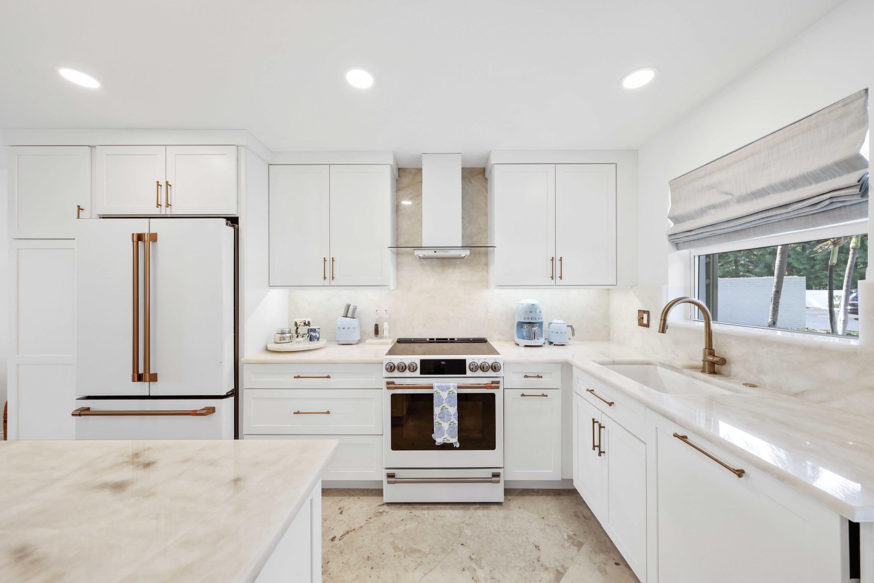 139 Sunrise Avenue 1040