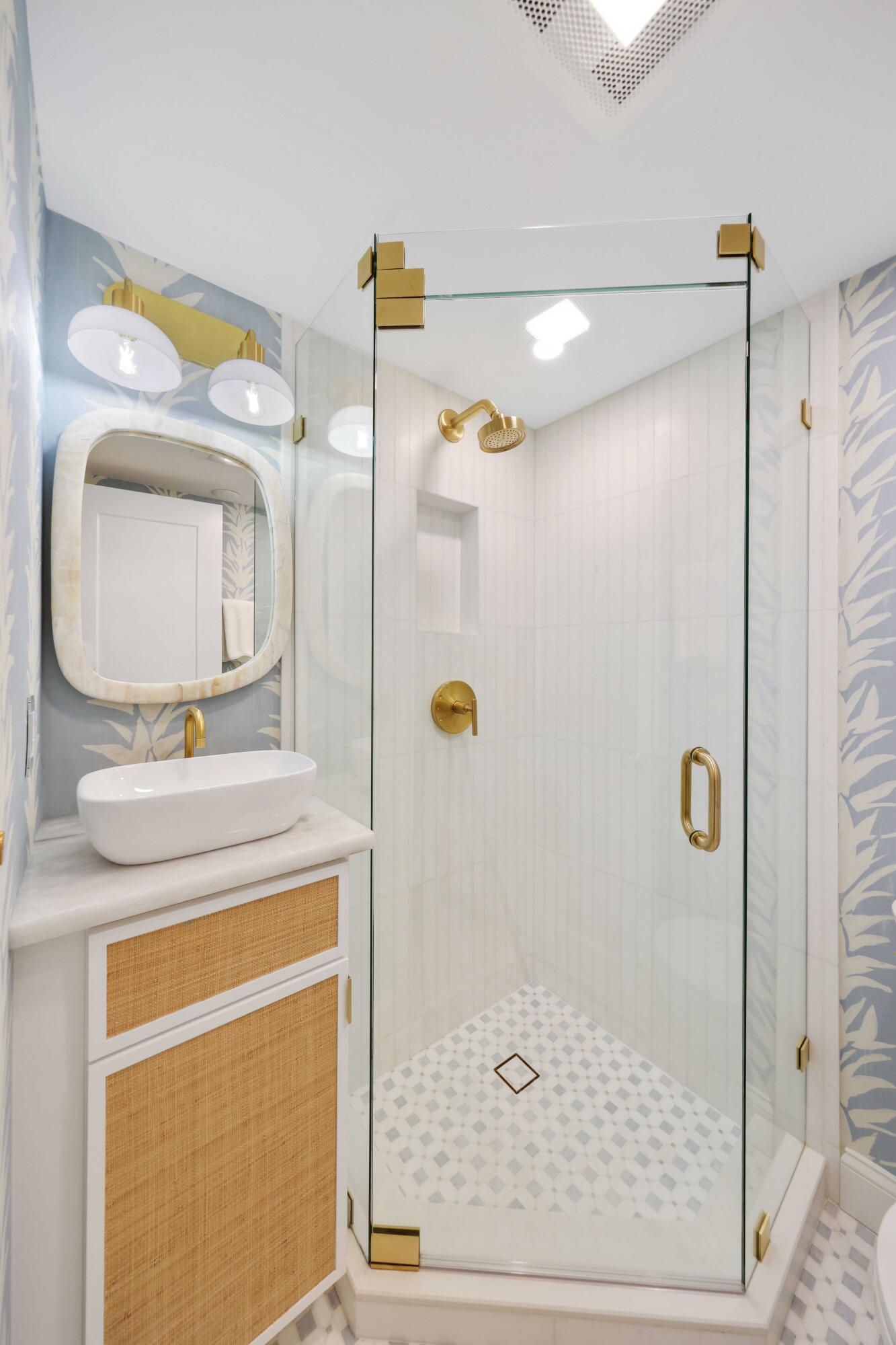 139 Sunrise Avenue 1040