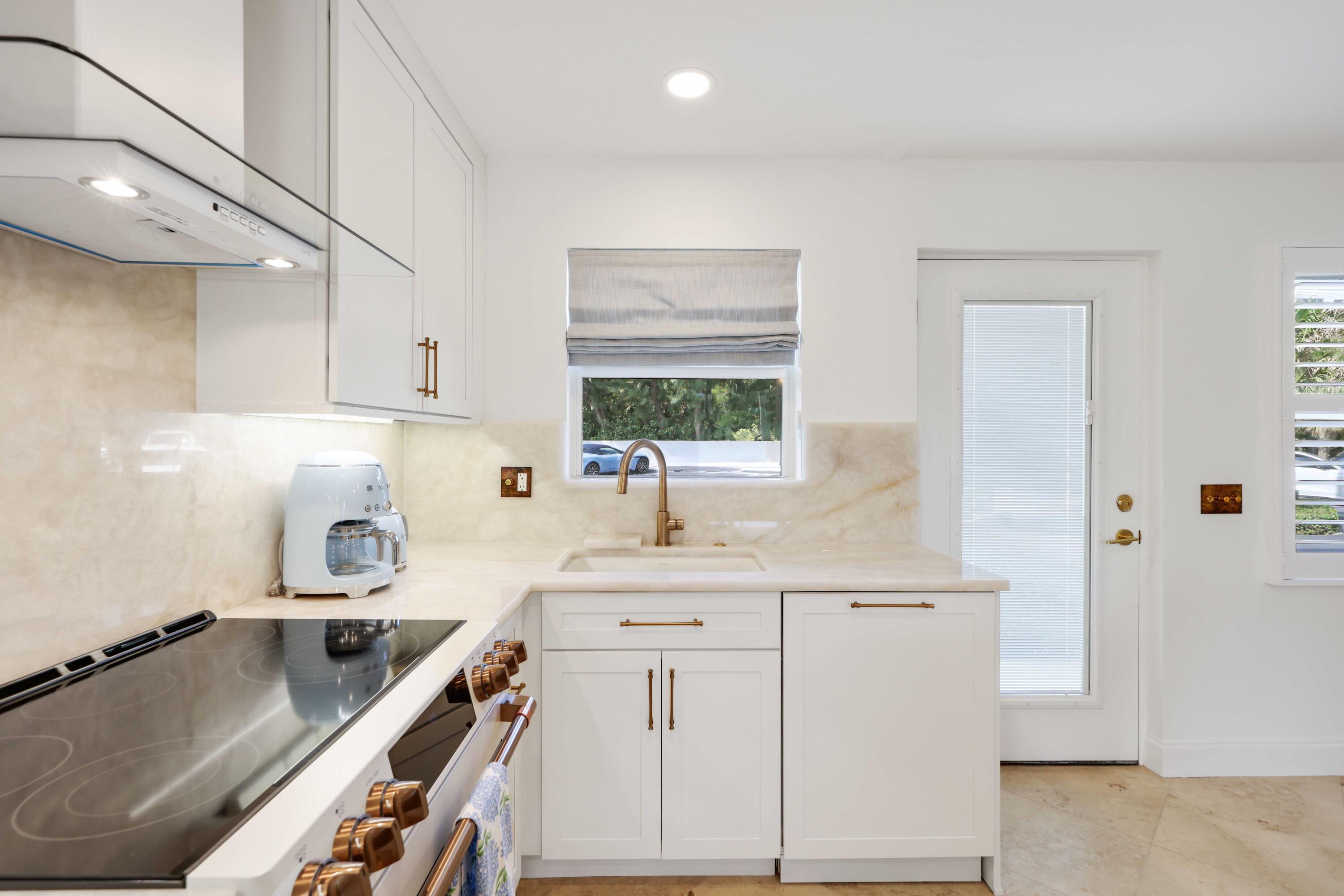 139 Sunrise Avenue 1040