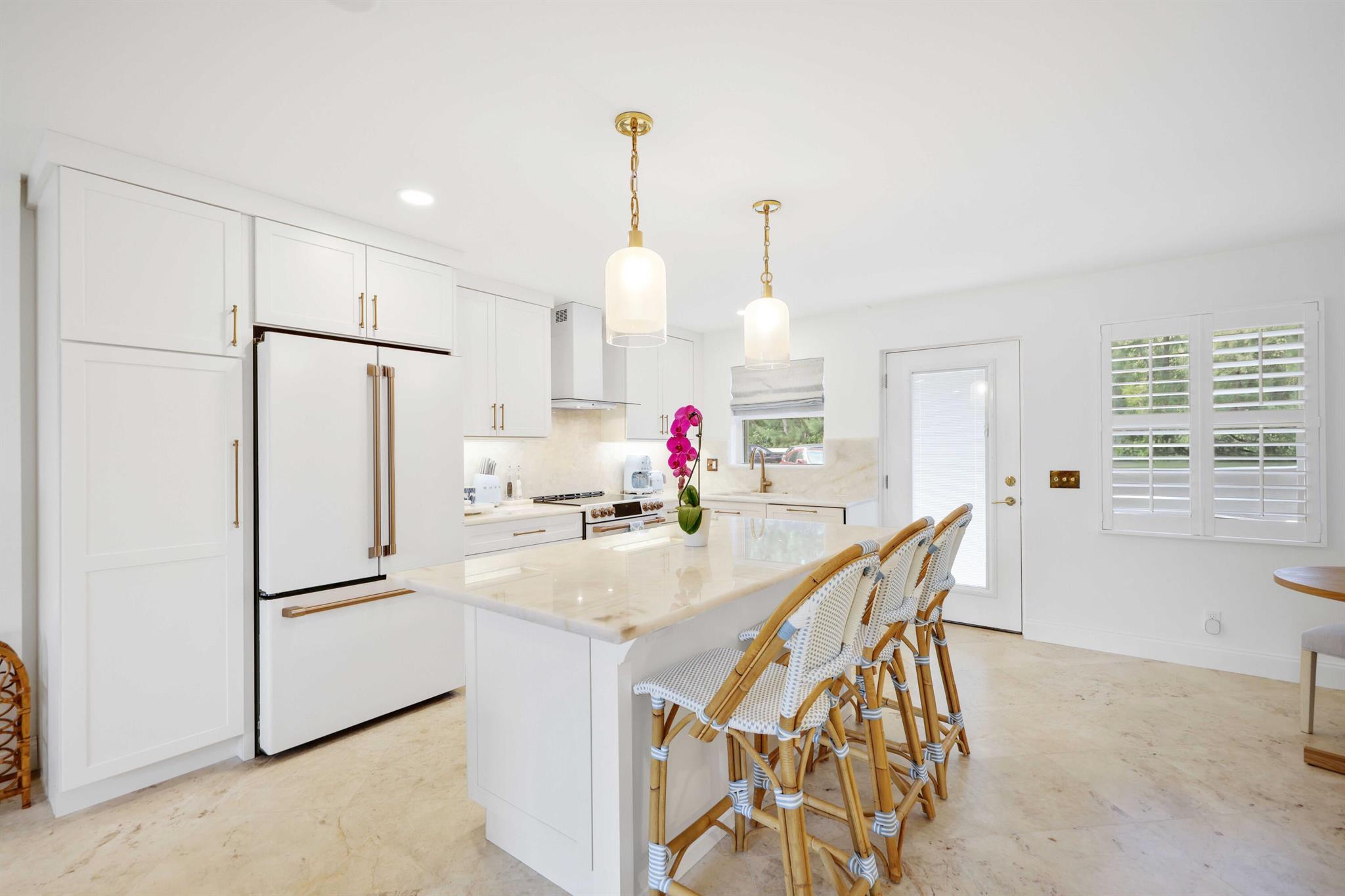 139 Sunrise Avenue 1040